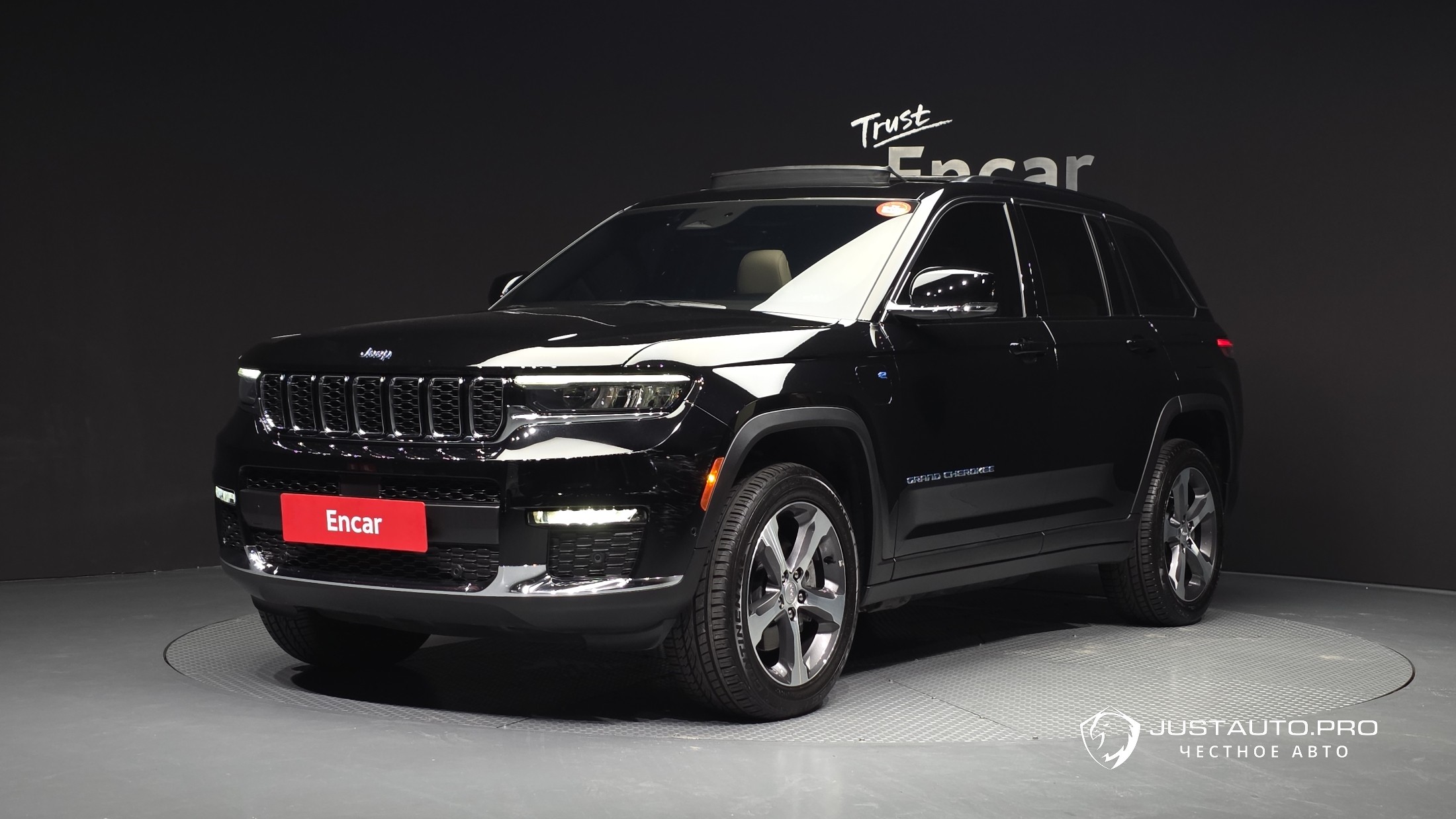 Автомобиль Jeep Cherokee