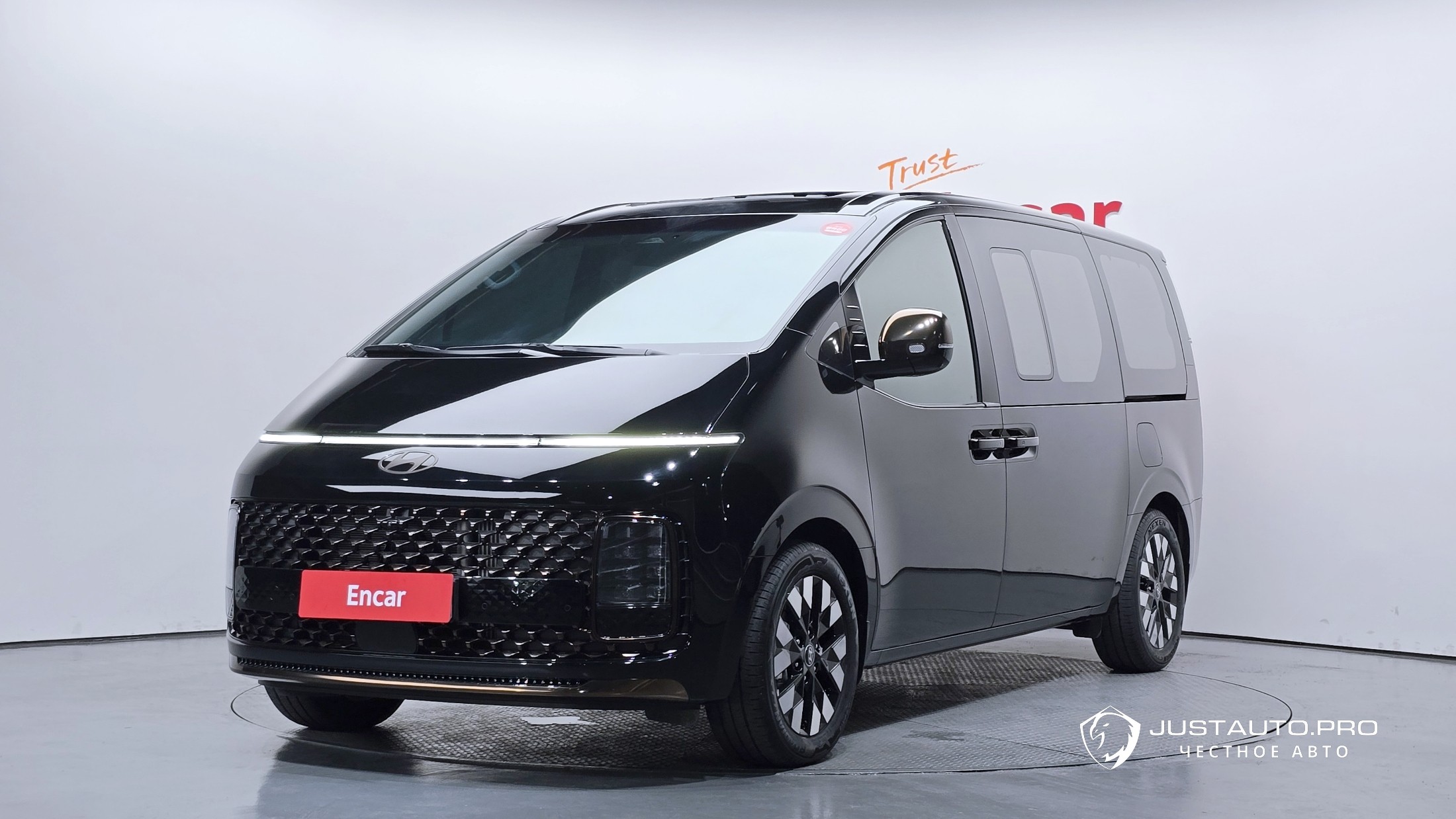 Автомобиль Hyundai Staria