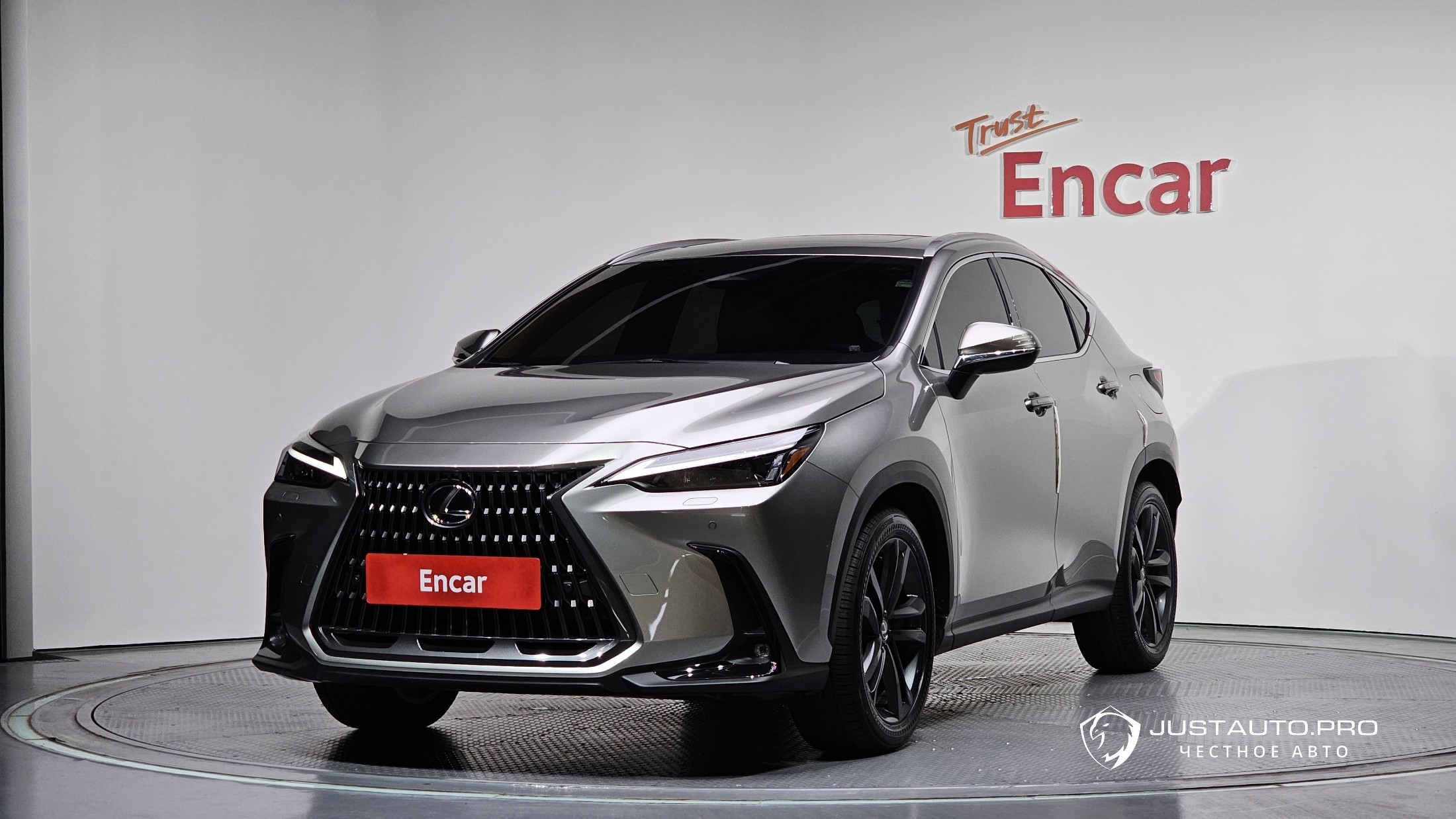 Автомобиль Lexus NX