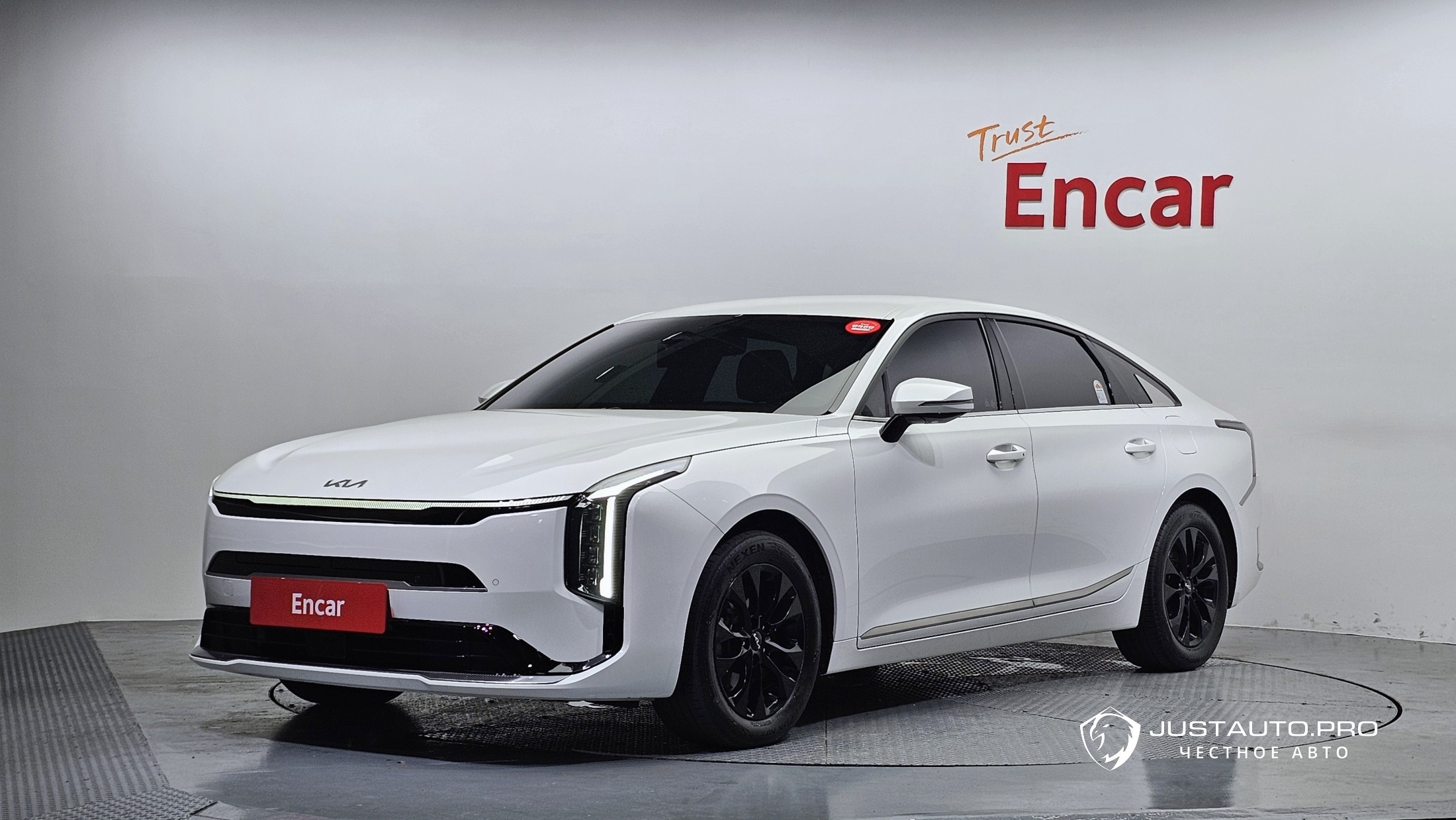 Автомобиль Kia K8