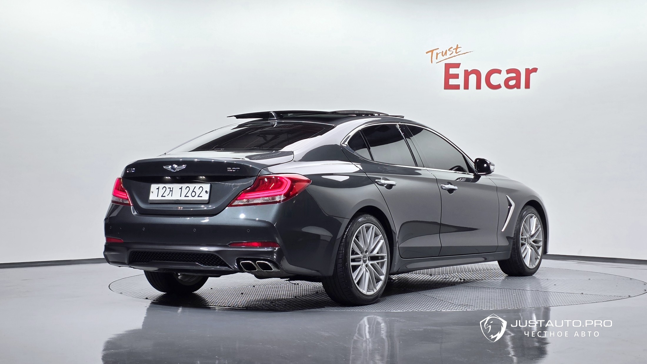 Автомобиль Genesis G70
