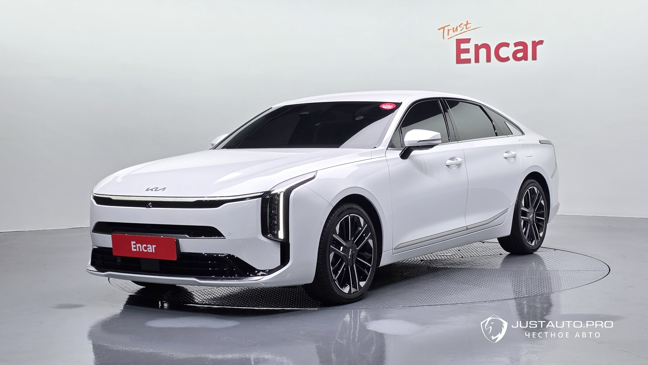 Автомобиль Kia K8