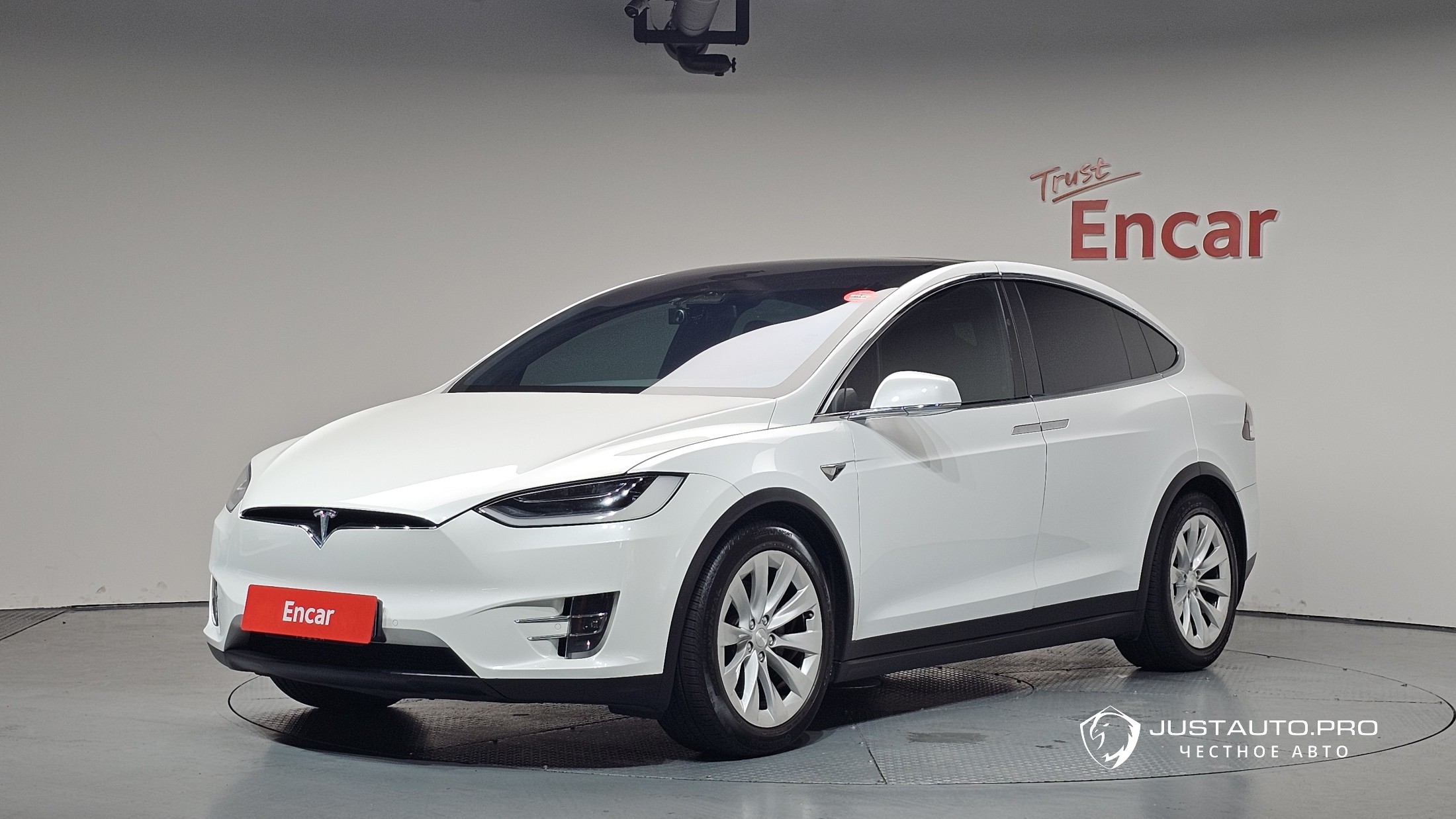 Автомобиль Tesla Model X