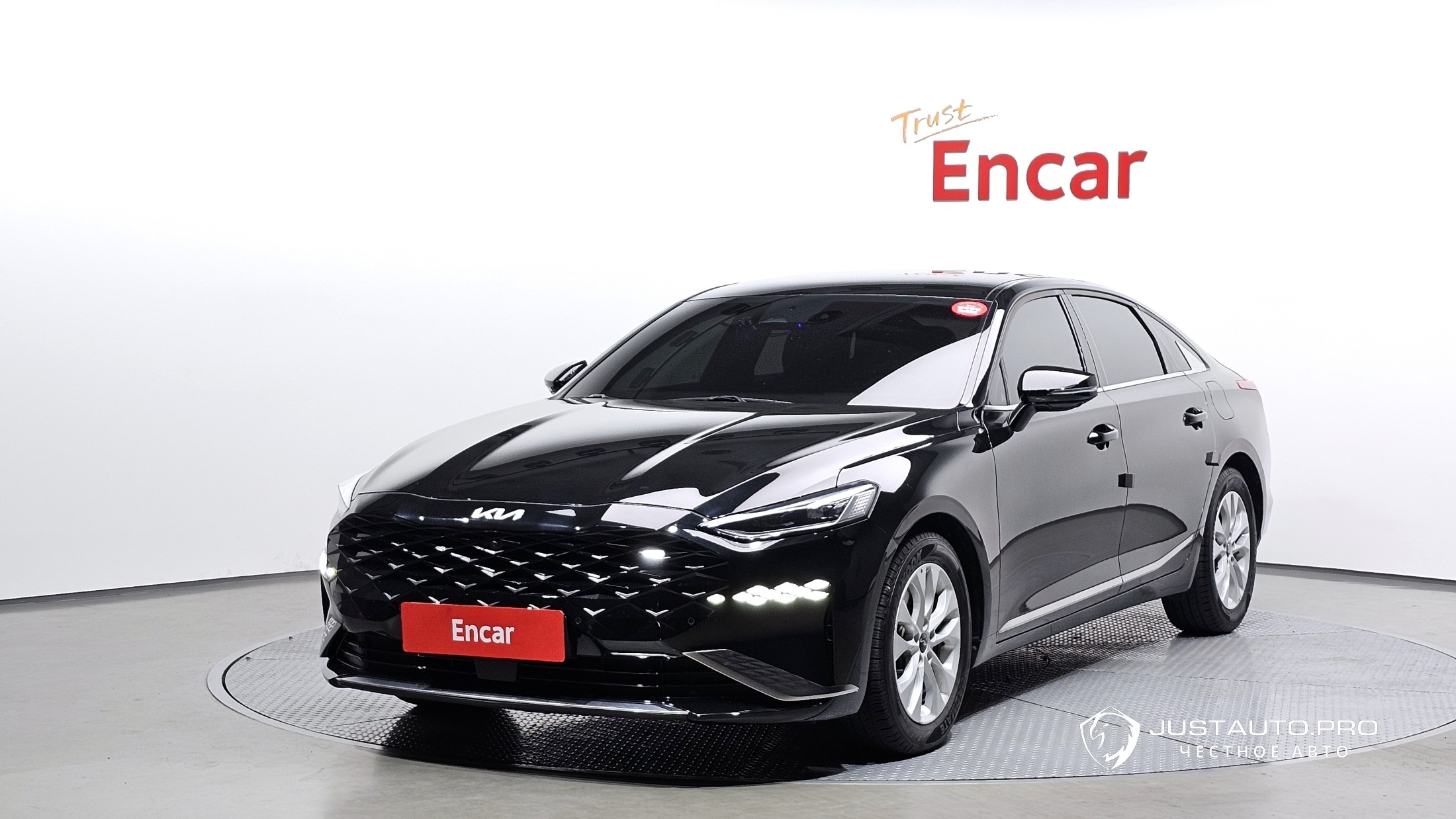 Автомобиль Kia K8