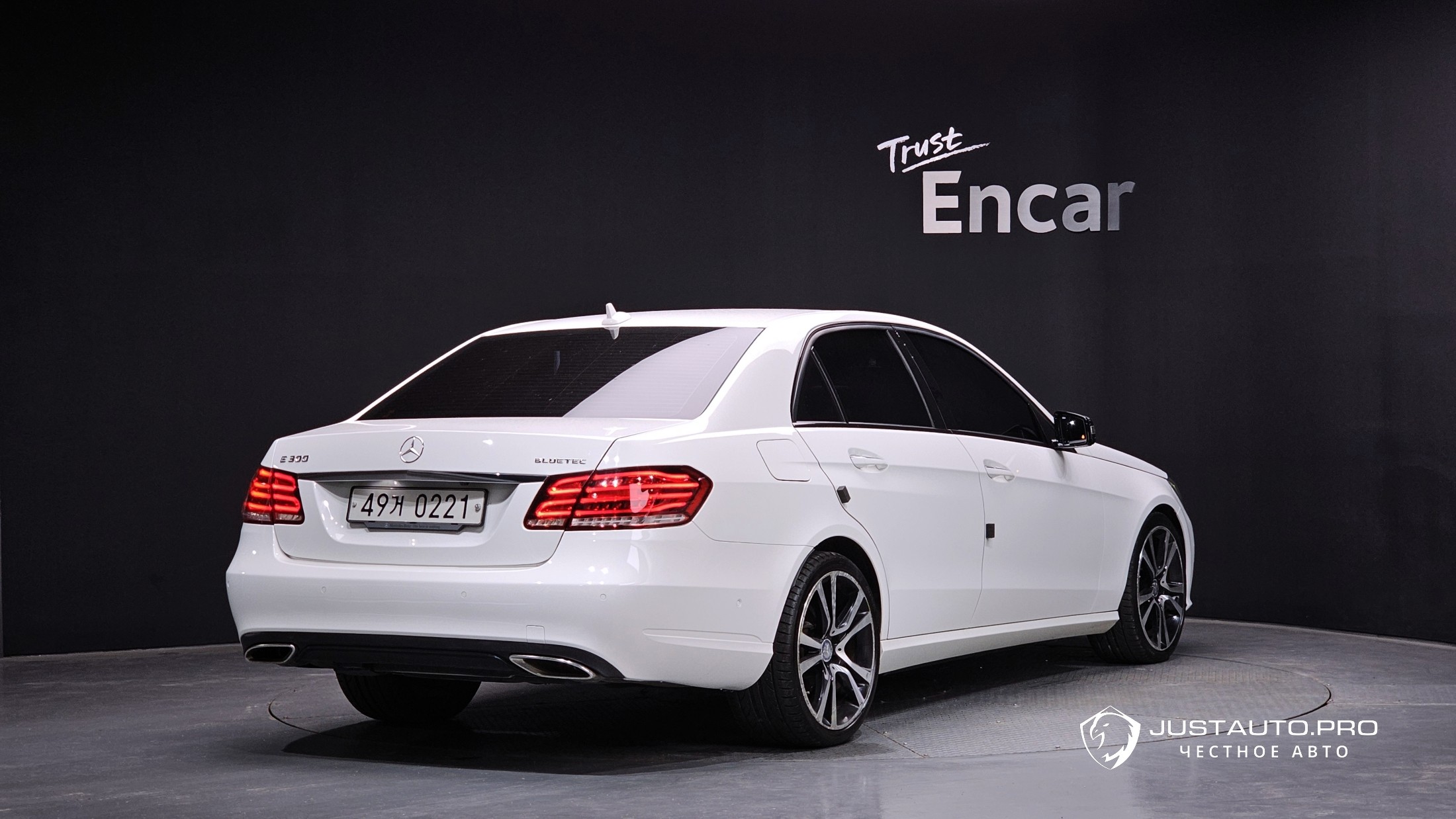 Автомобиль Mercedes-Benz E-Class