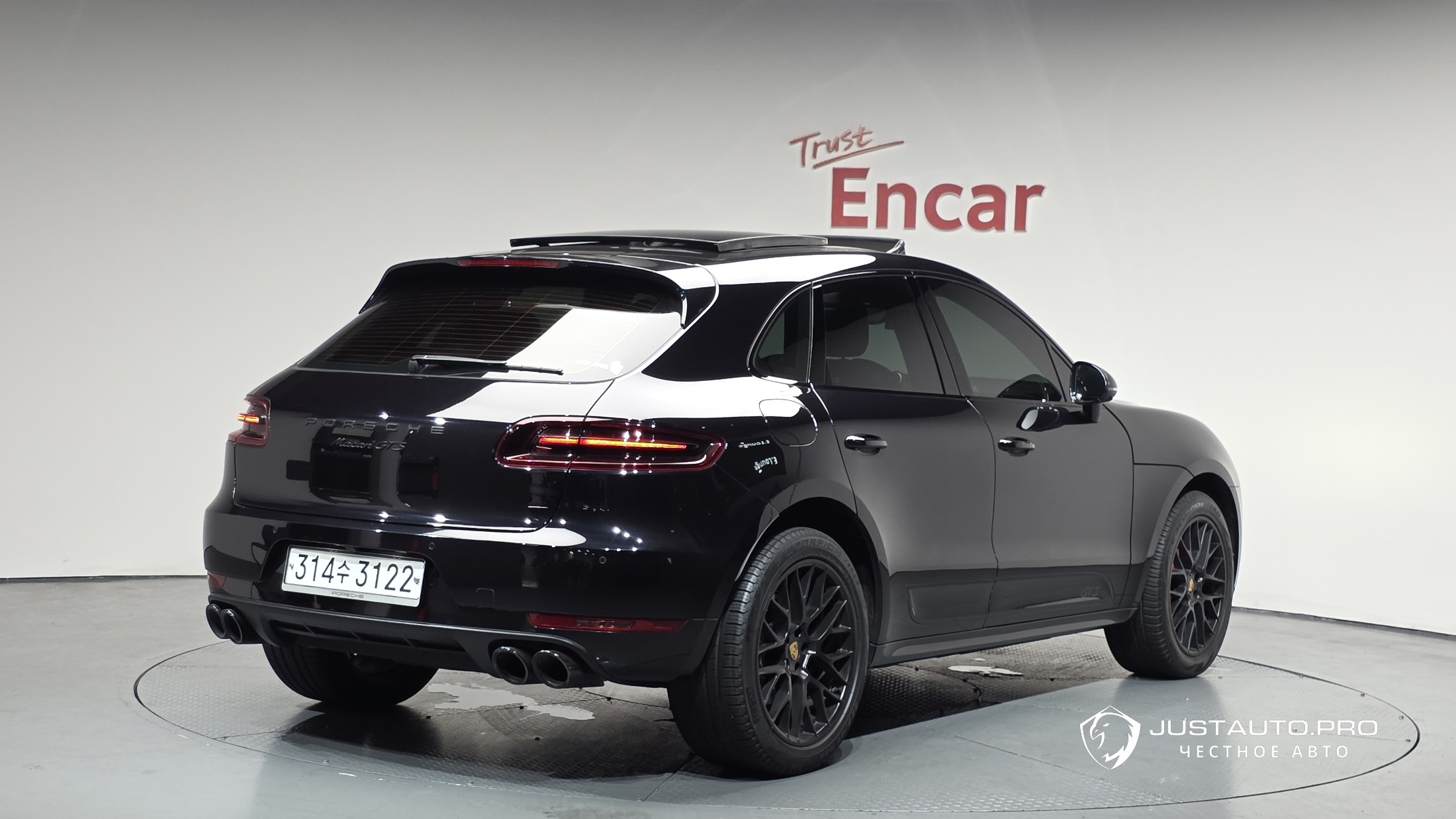Автомобиль Porsche Macan