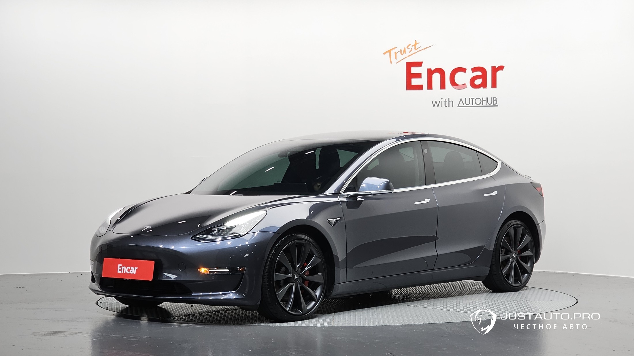 Автомобиль Tesla Model 3