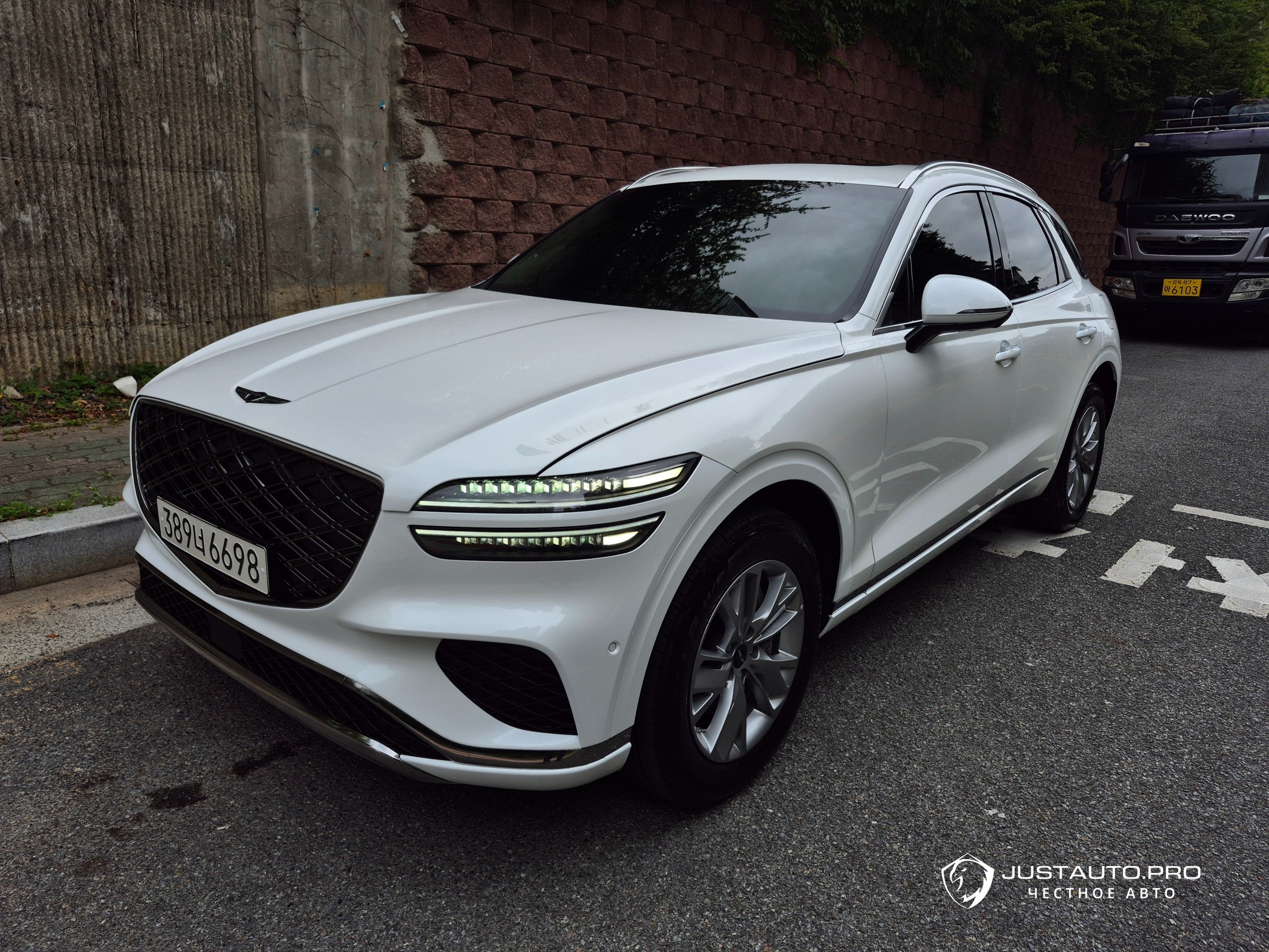 Автомобиль Genesis GV70