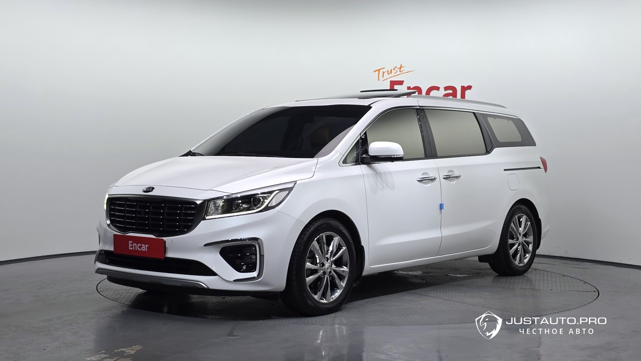 Автомобиль Kia Canival