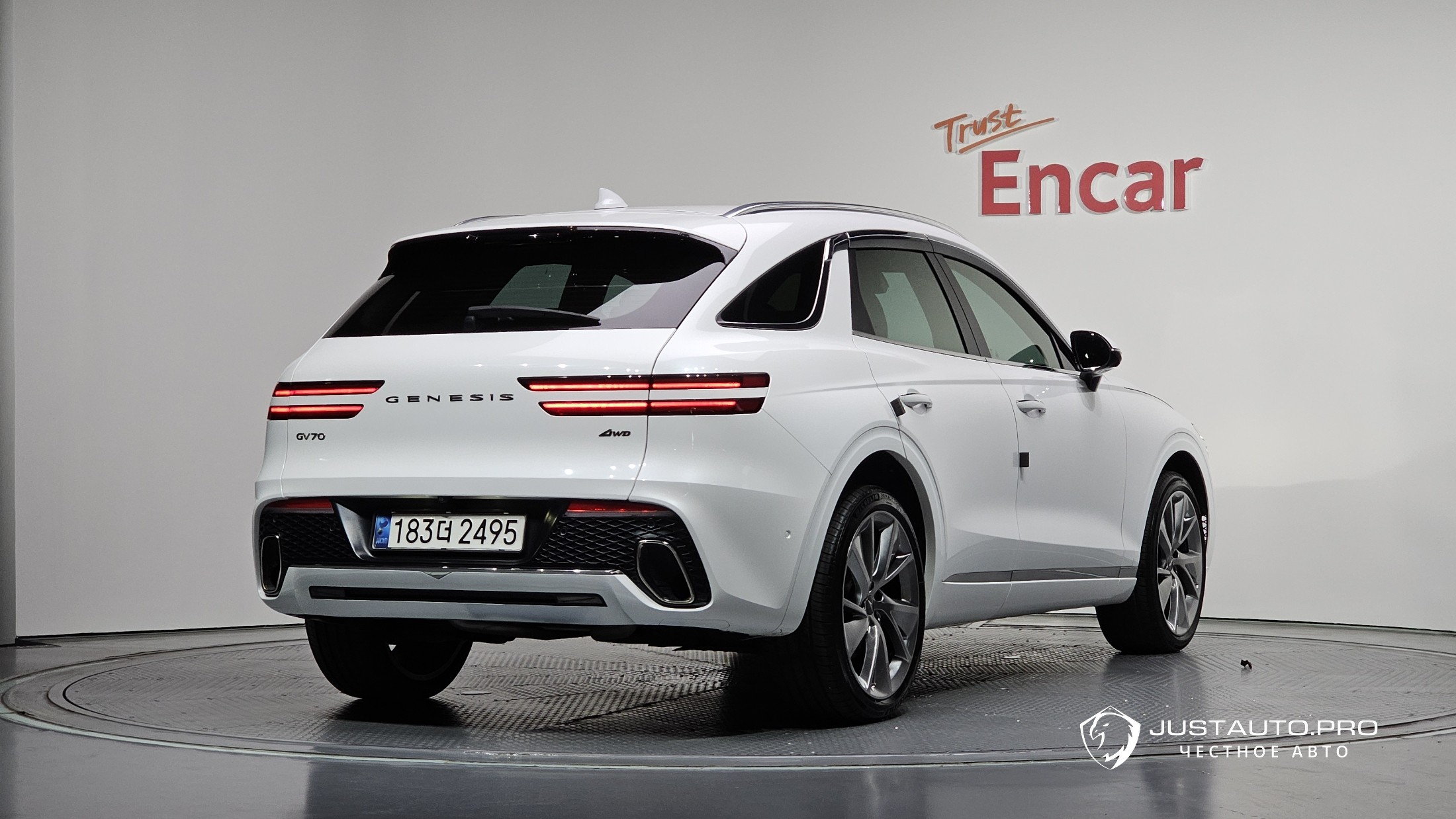 Автомобиль Genesis GV70