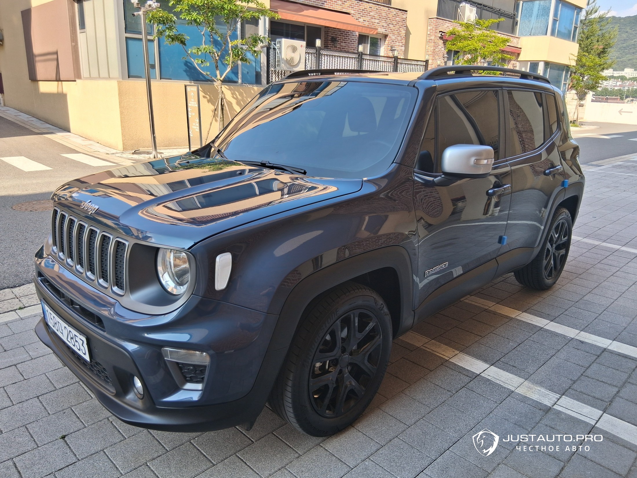 Автомобиль Jeep Renegade