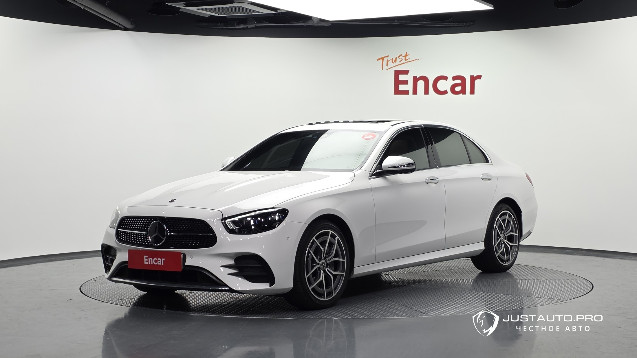 Автомобиль Mercedes-Benz E-Class