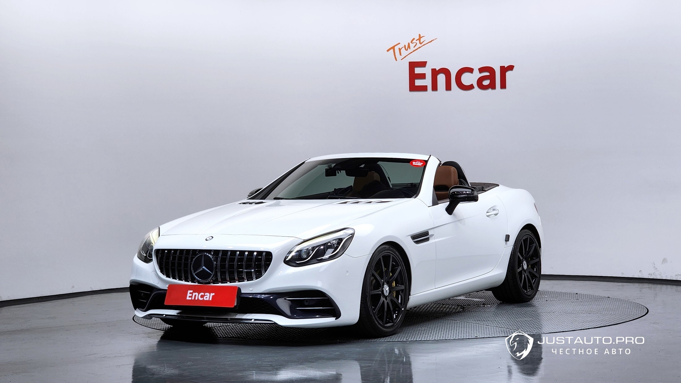 Автомобиль Mercedes-Benz SLC-Class