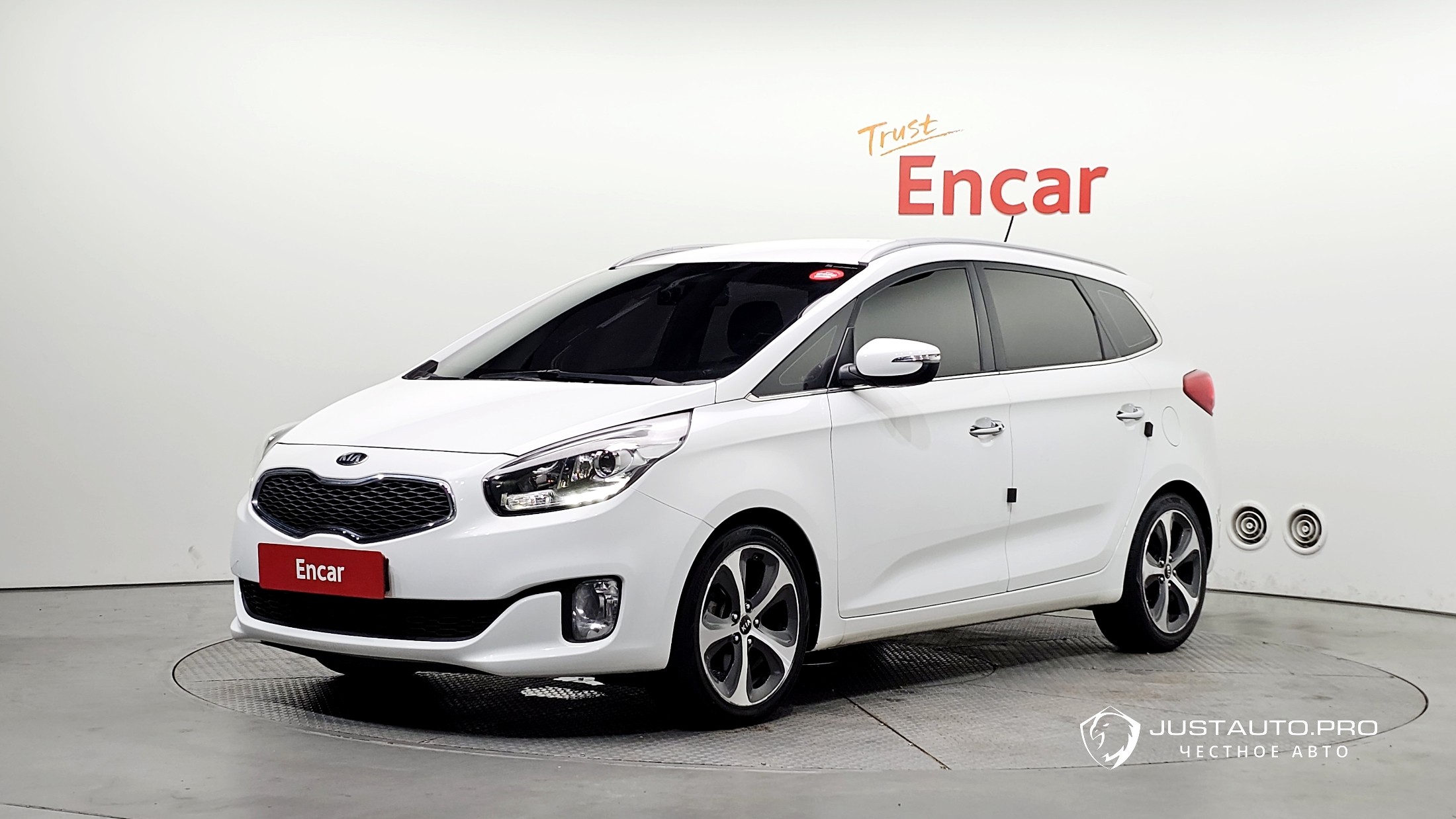 Автомобиль Kia Carens
