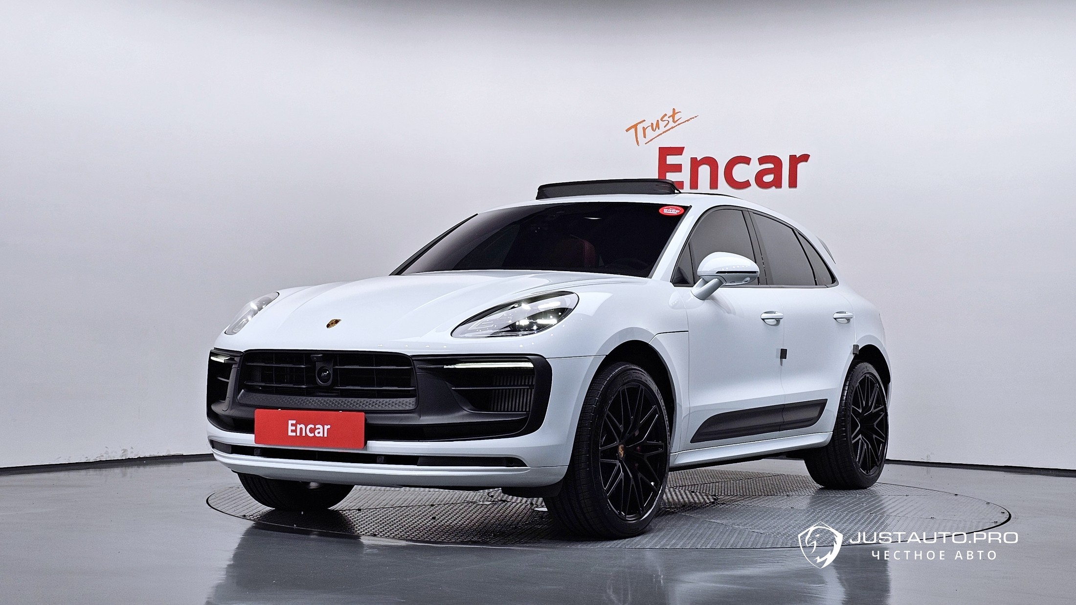 Автомобиль Porsche Macan