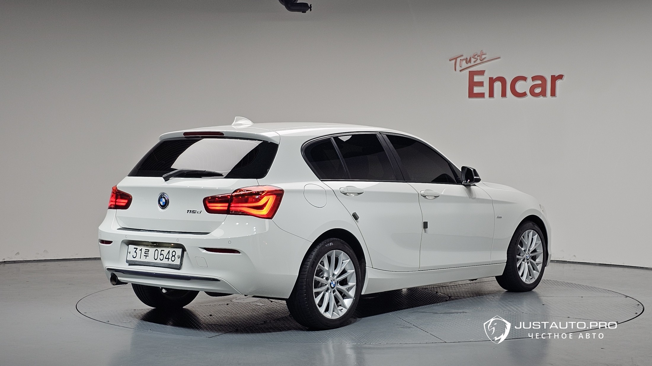 Автомобиль BMW 1-Series