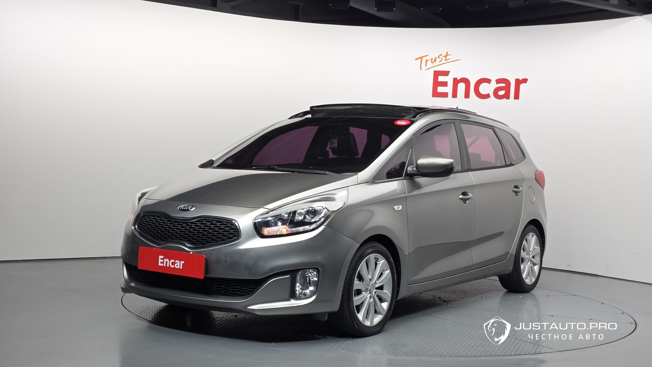 Автомобиль Kia Carens