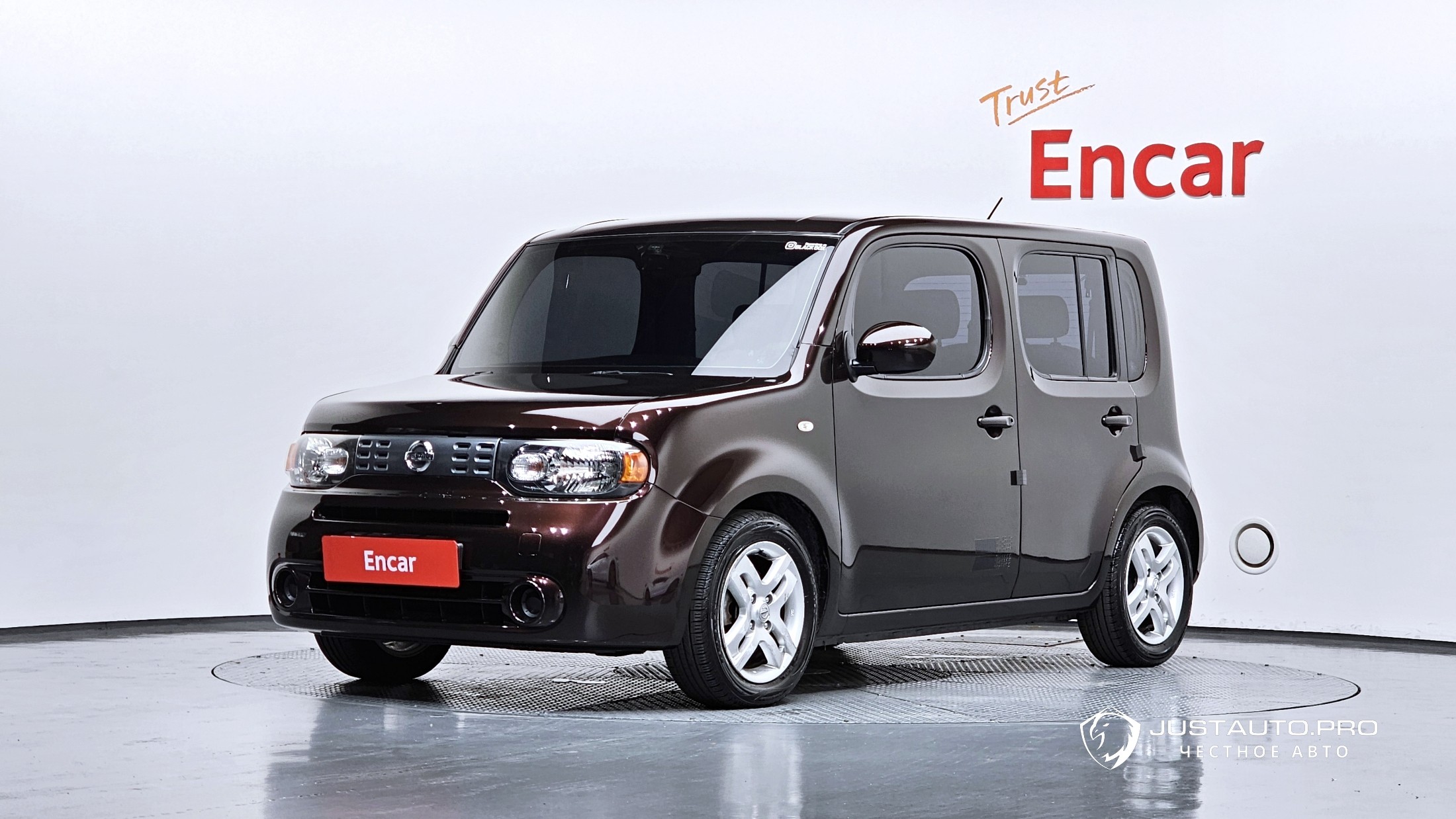 Автомобиль Nissan Cube