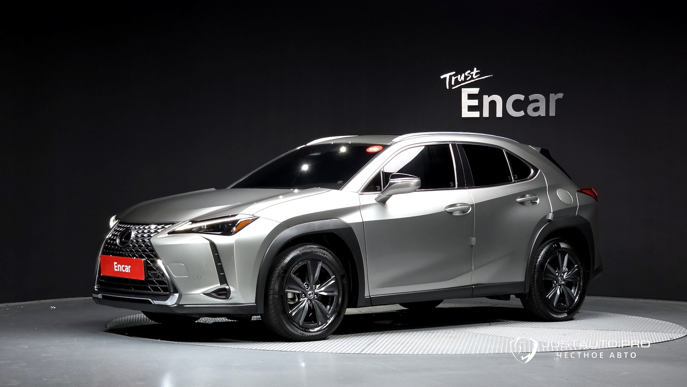 Автомобиль Lexus UX