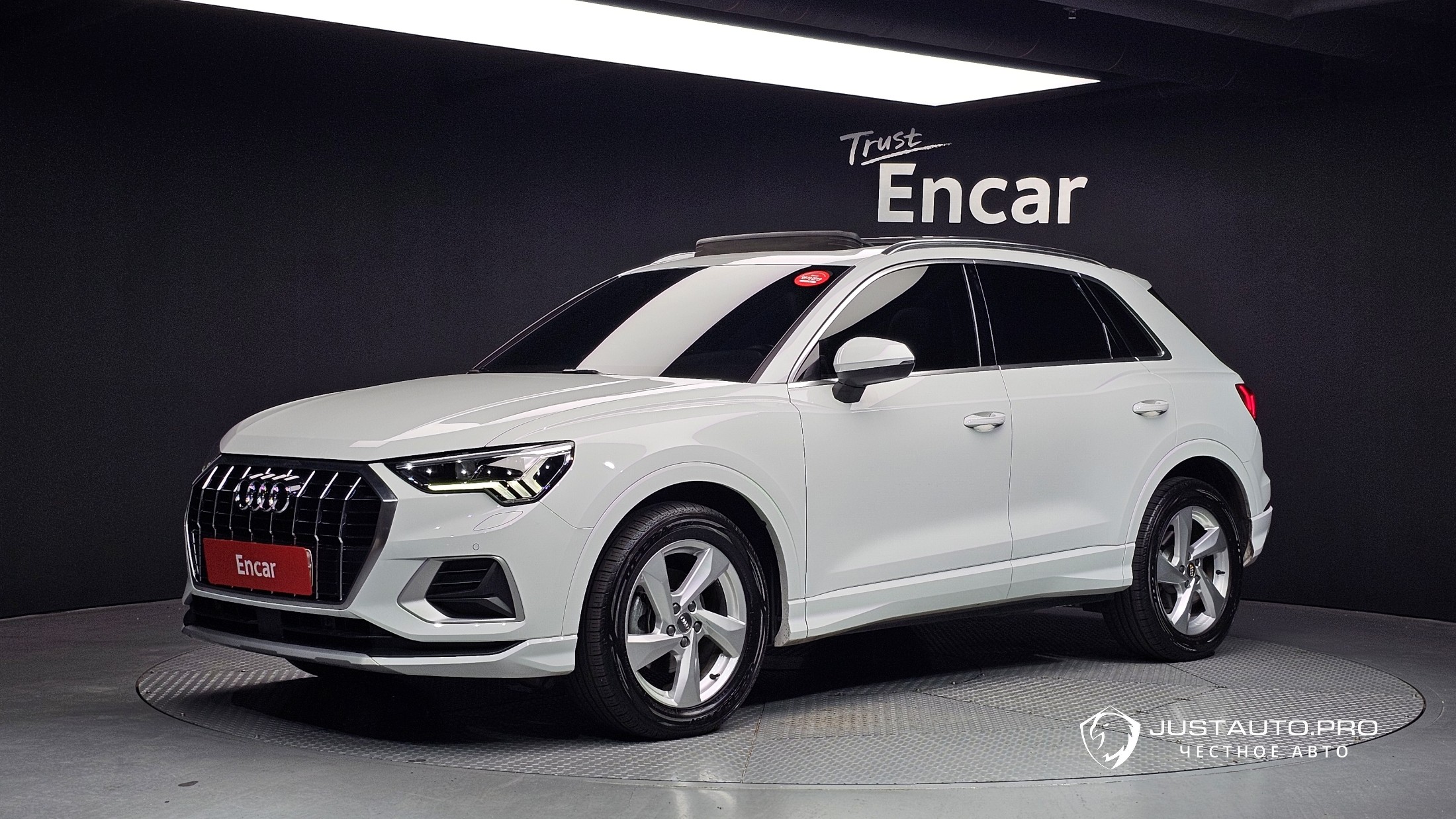 Автомобиль Audi Q3