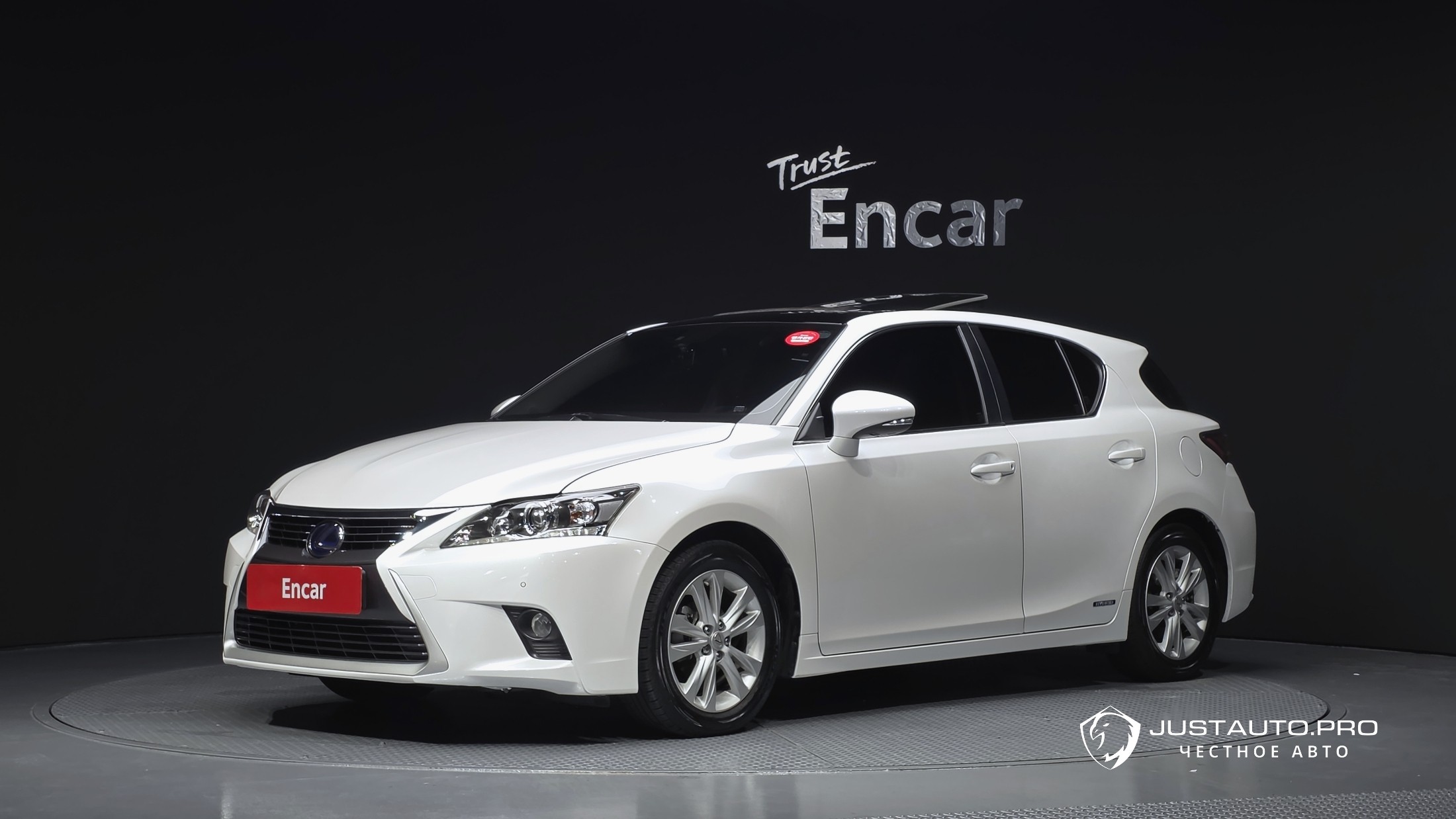 Автомобиль Lexus CT200h