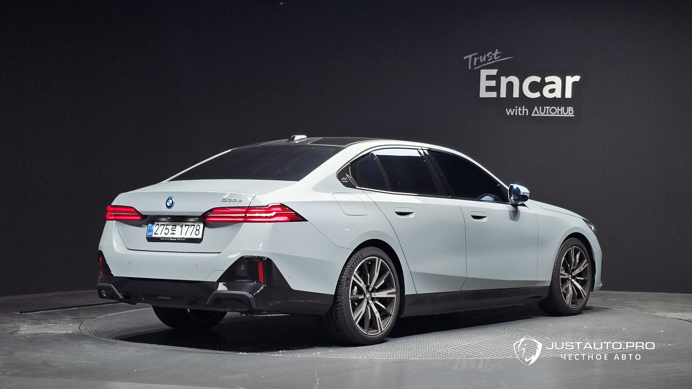 Автомобиль BMW 5-Series