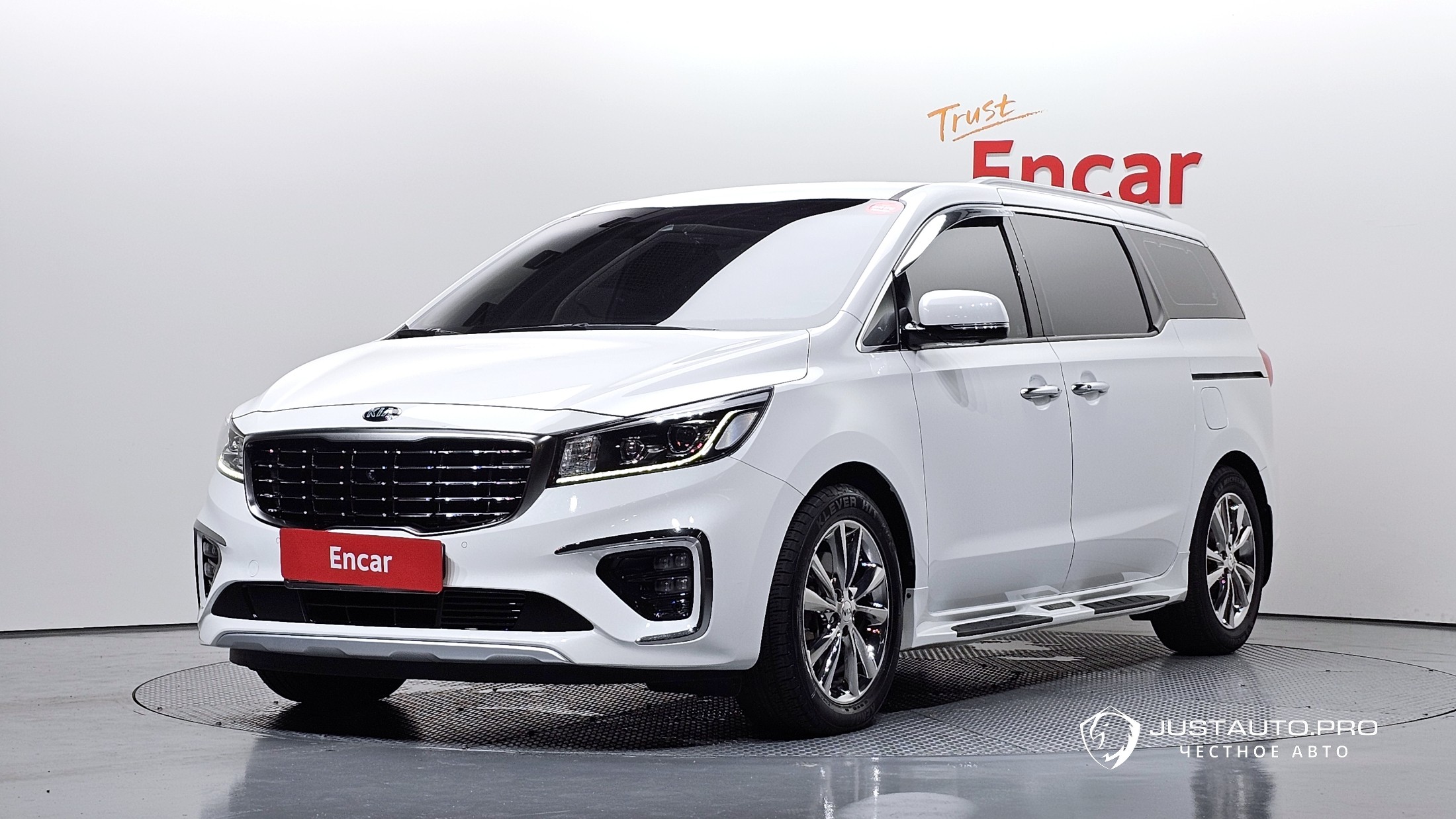 Автомобиль Kia Canival