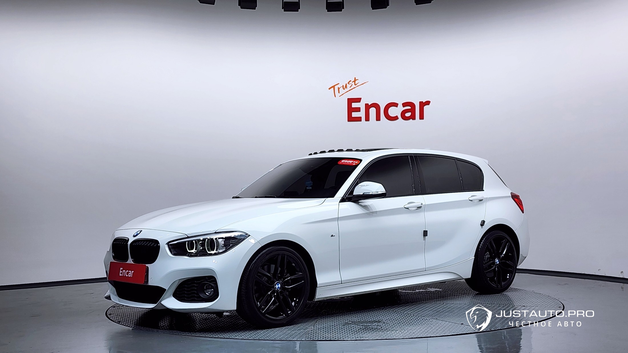 Автомобиль BMW 1-Series