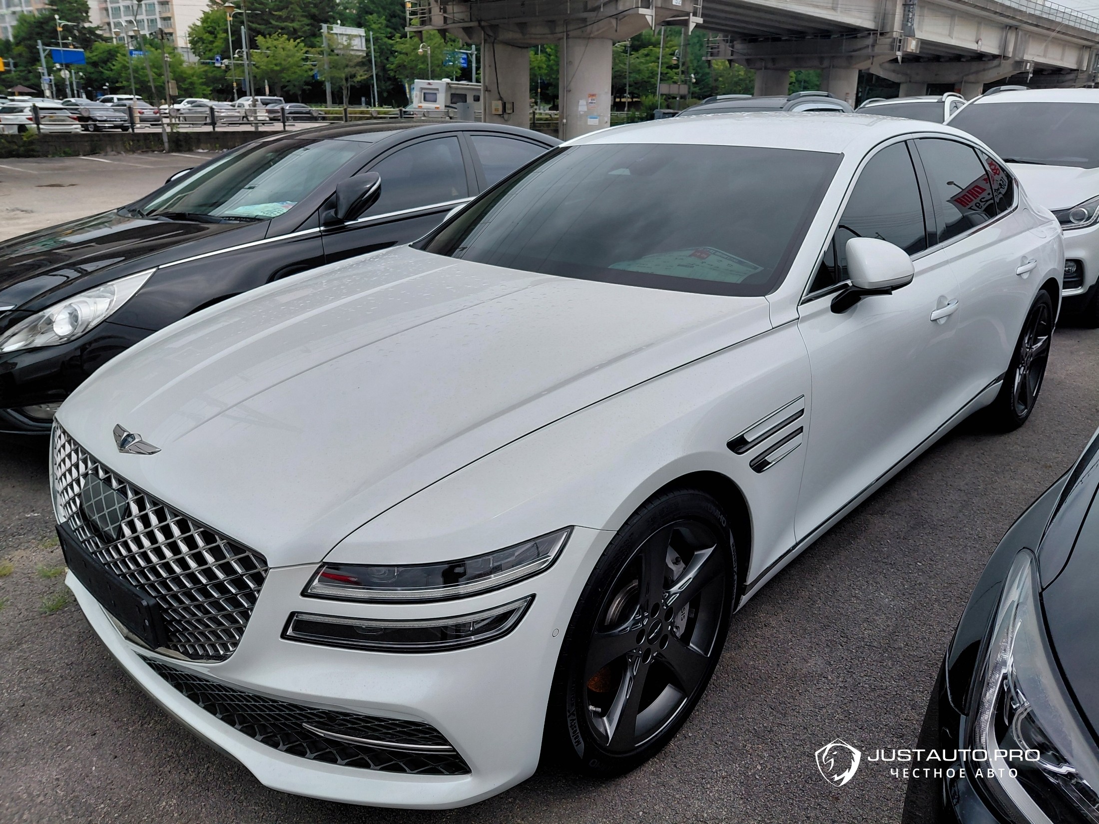 Автомобиль Genesis G80