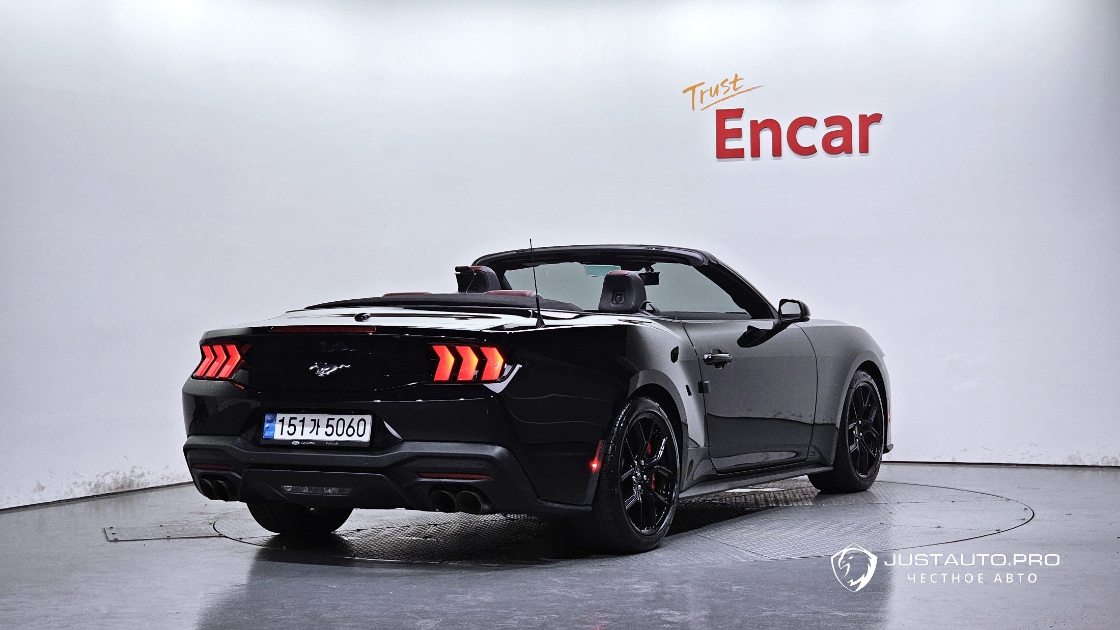 Автомобиль Ford Mustang