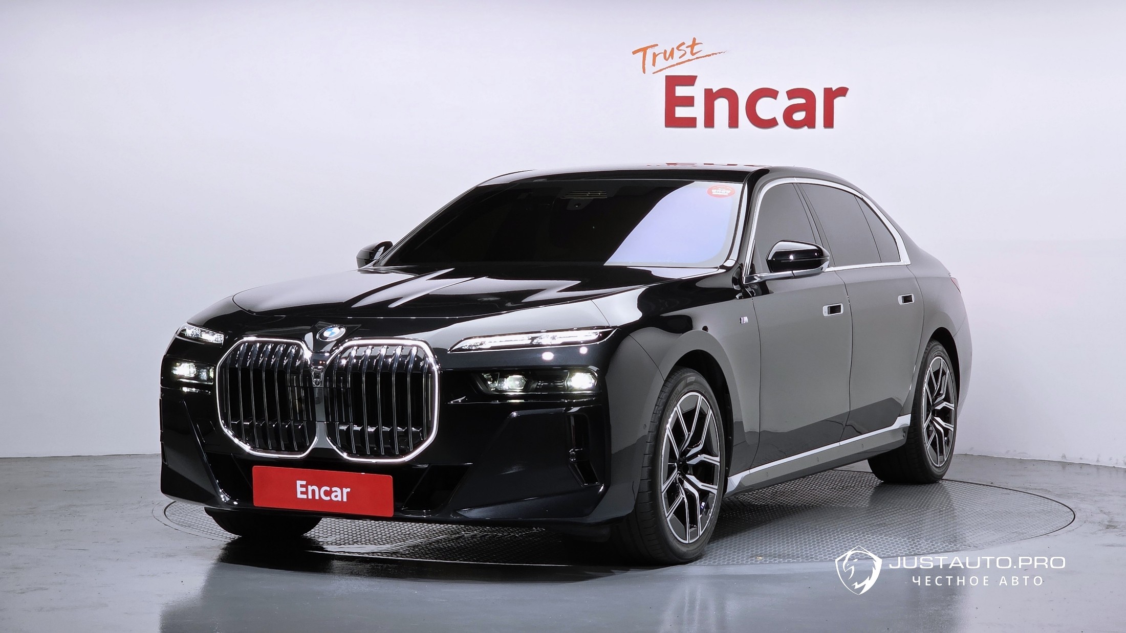 Автомобиль BMW 7-Series