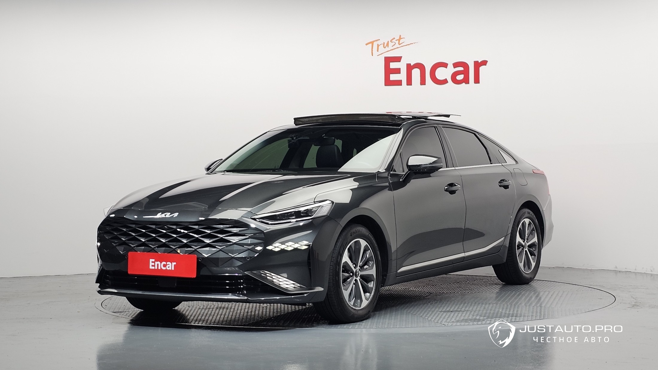 Автомобиль Kia K8