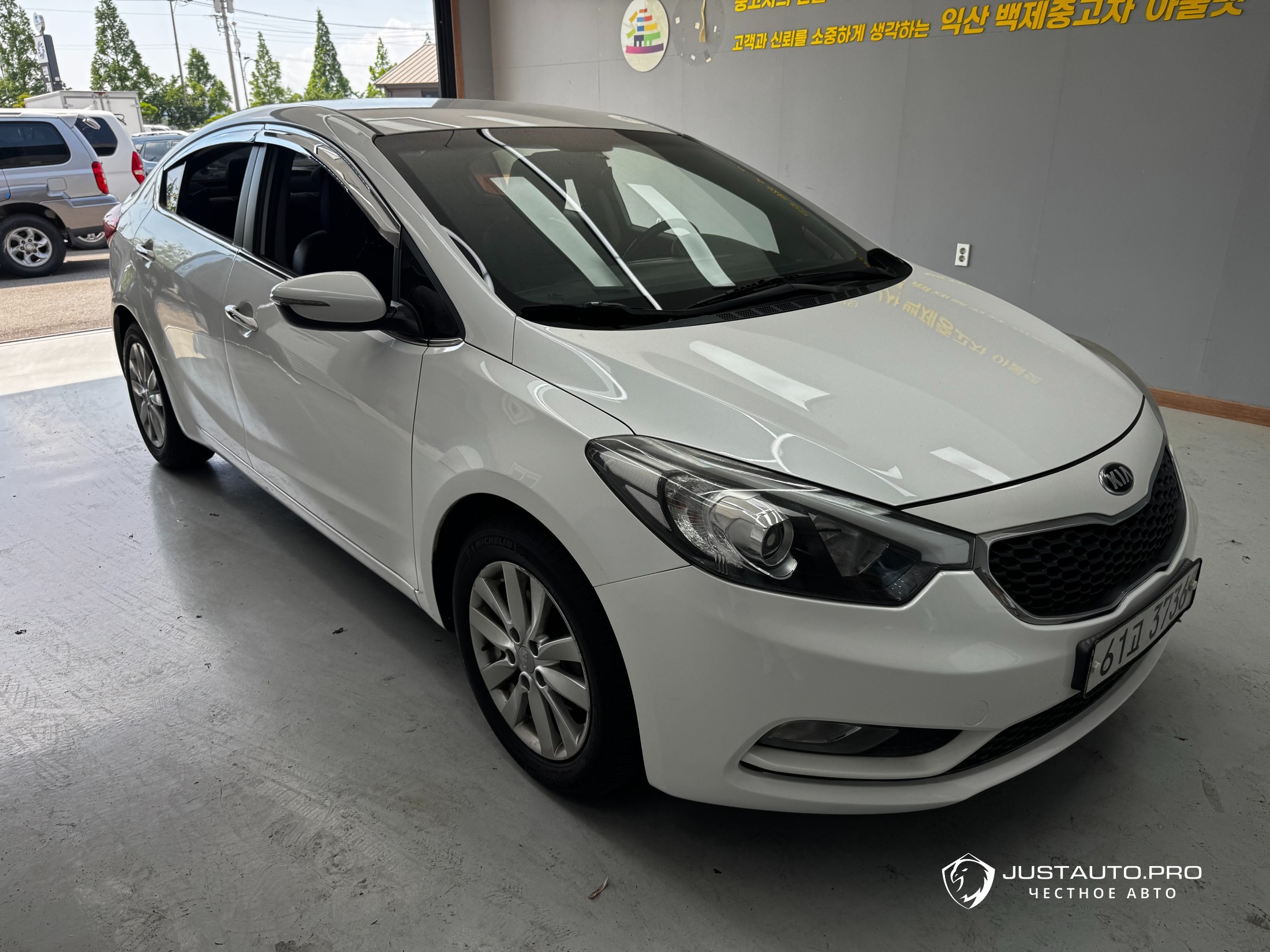 Автомобиль Kia K3