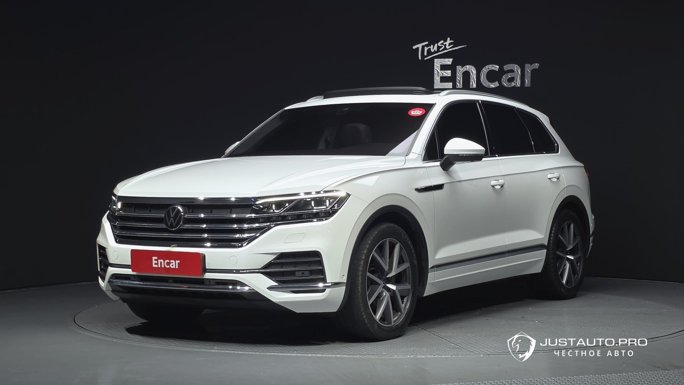 Автомобиль Volkswagen Touareg
