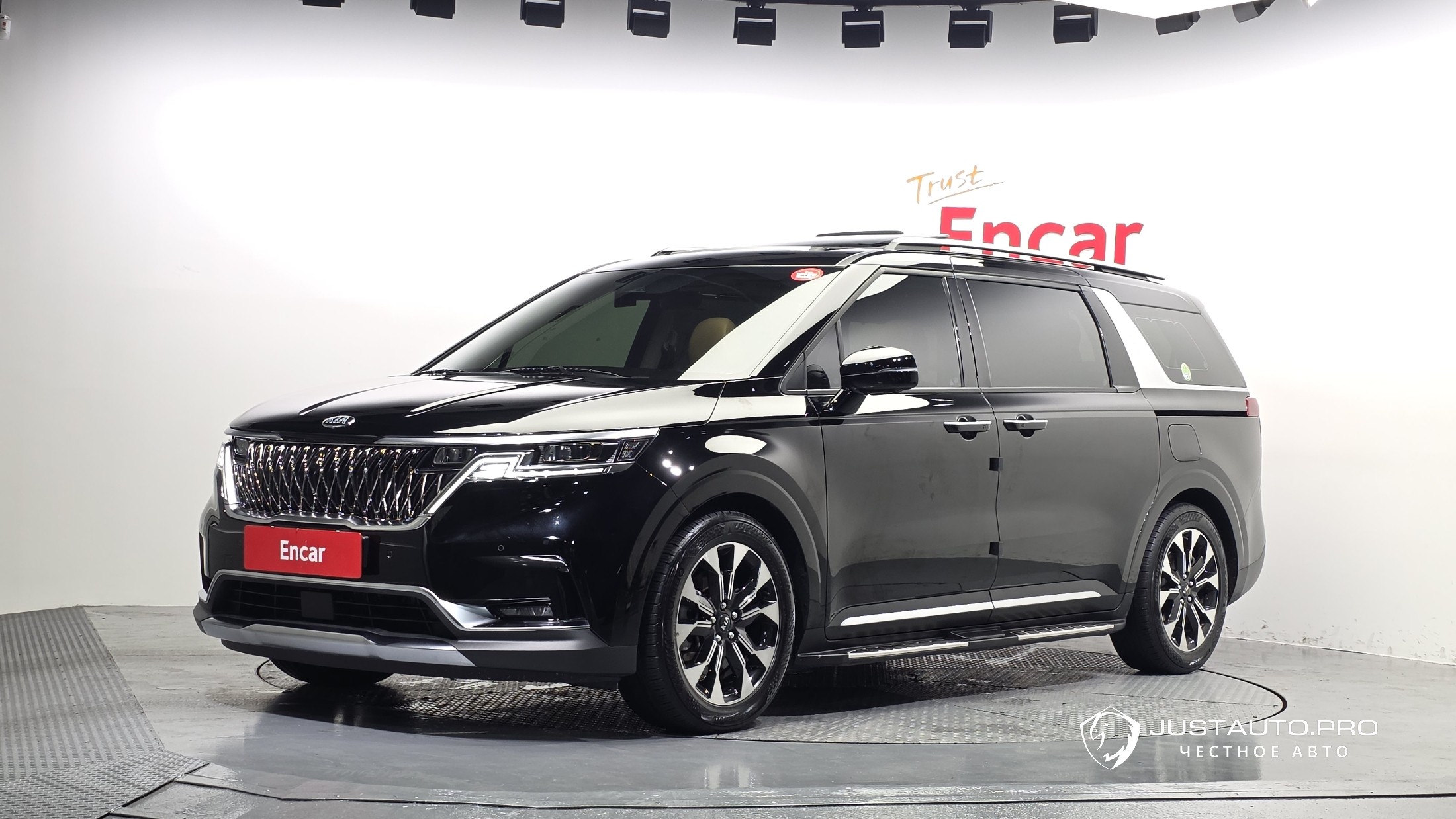 Автомобиль Kia Canival