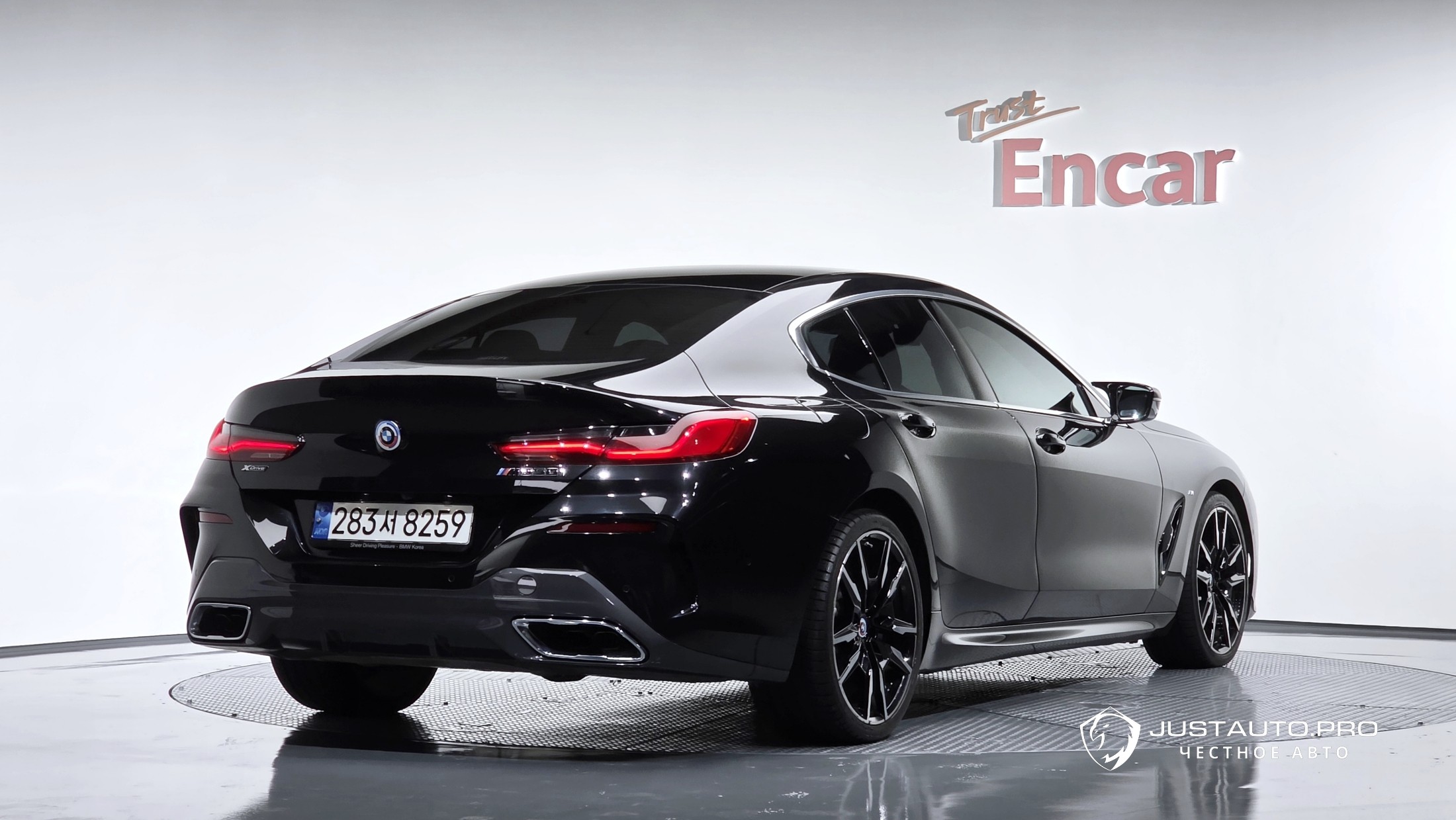Автомобиль BMW 8-Series