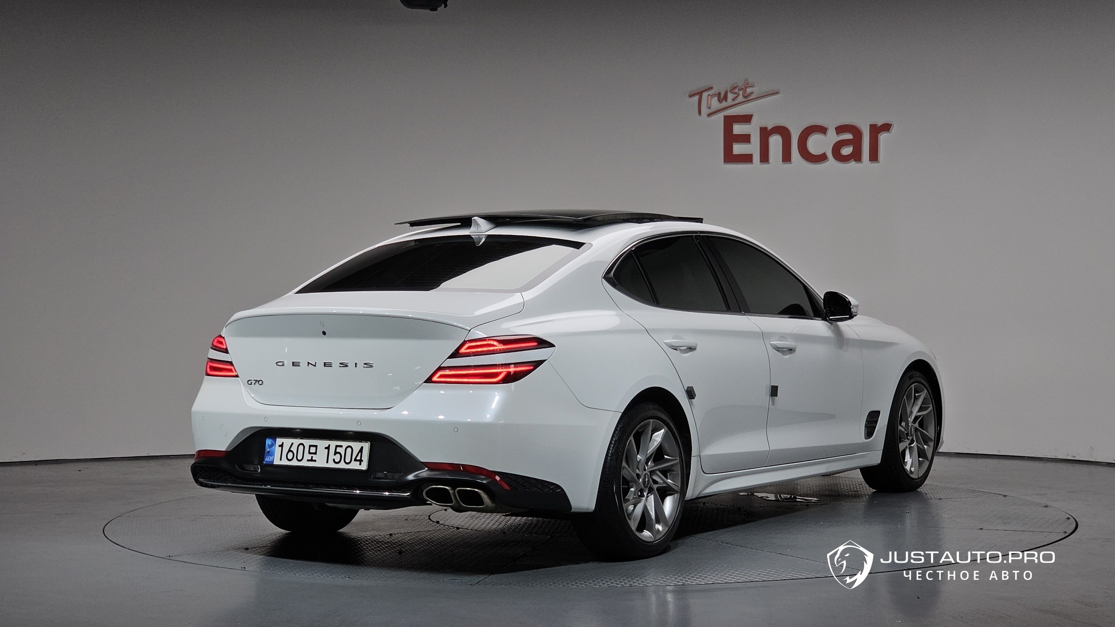 Автомобиль Genesis G70