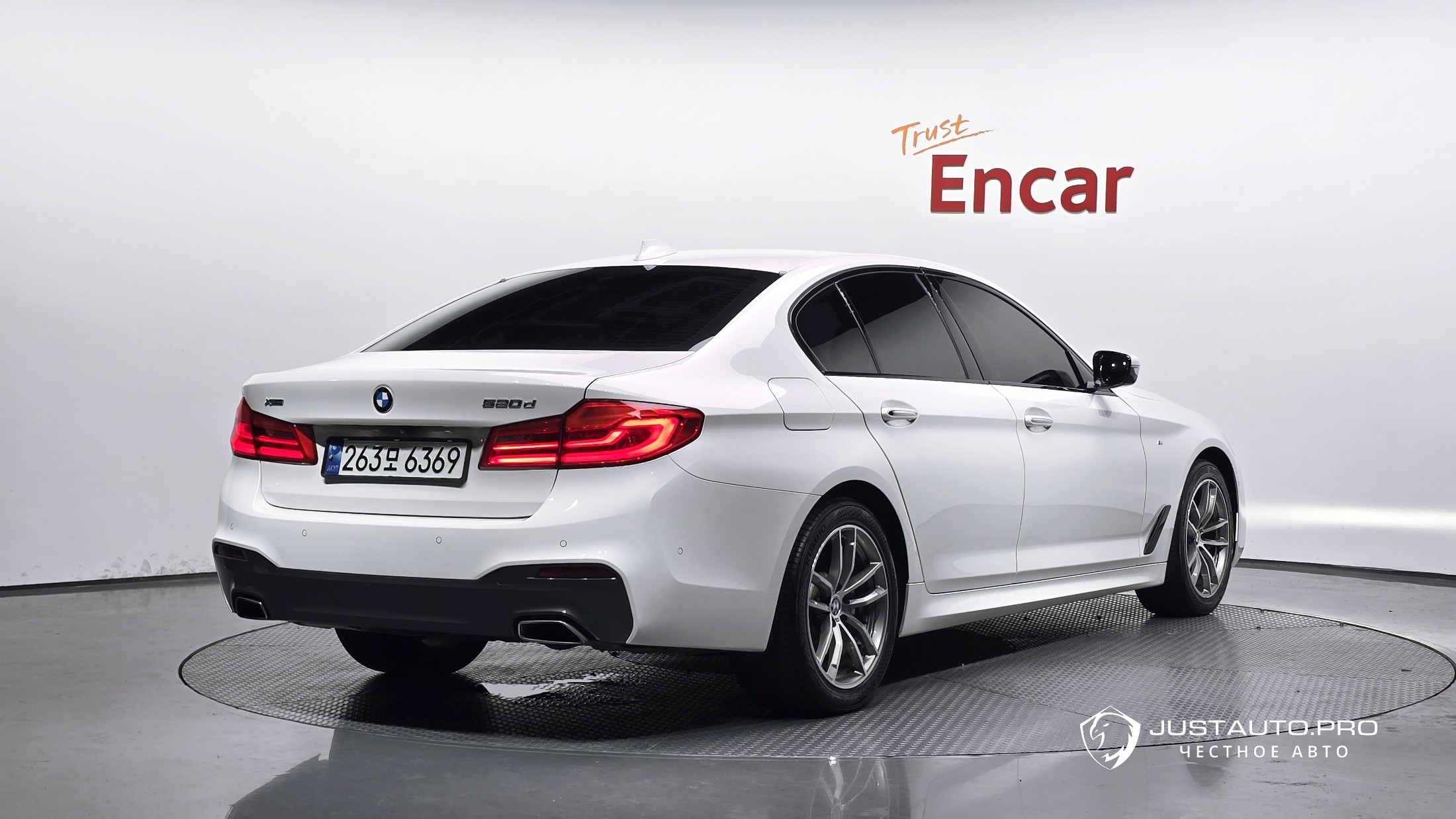 Автомобиль BMW 5-Series