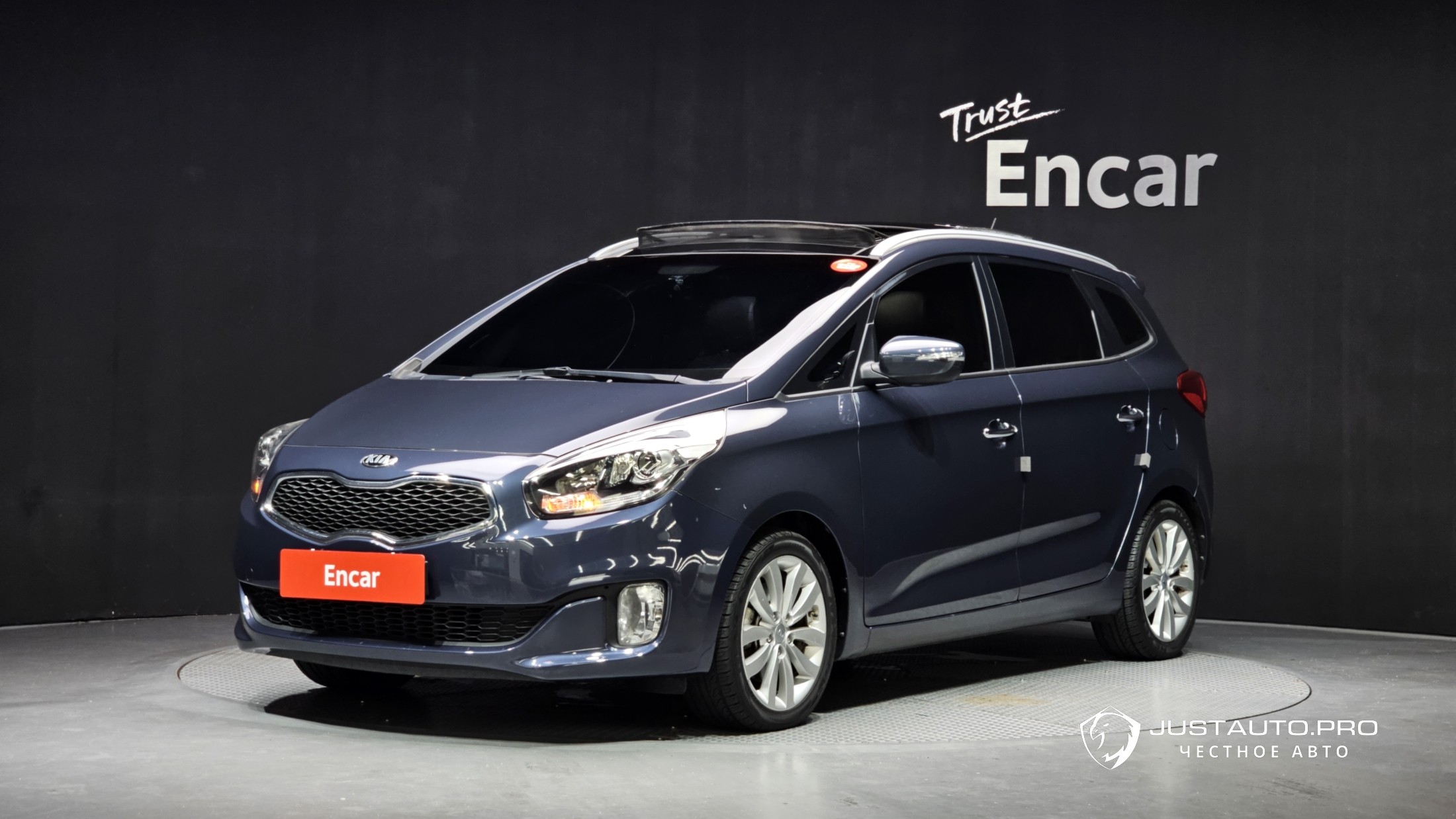 Автомобиль Kia Carens