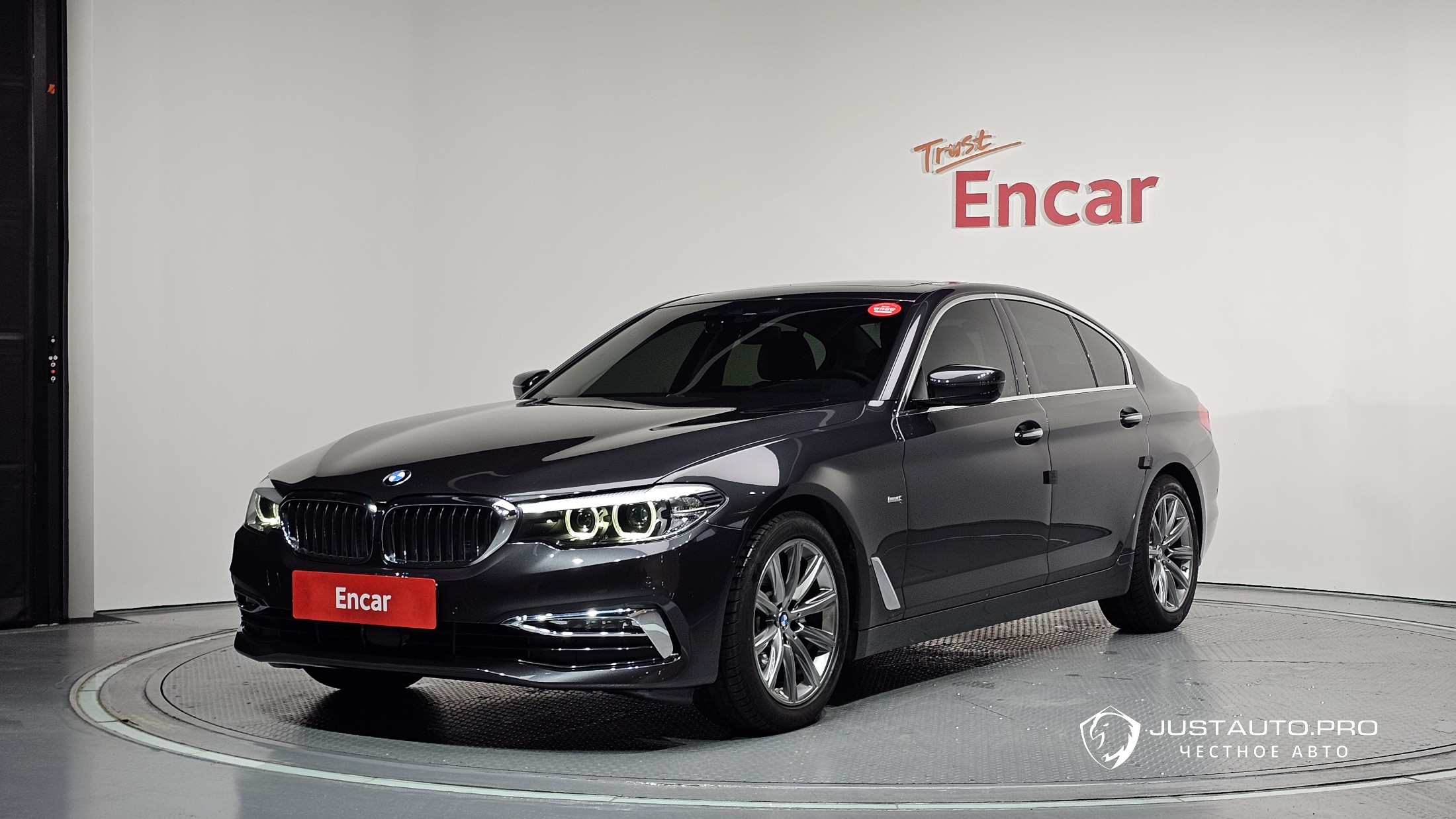 Автомобиль BMW 5-Series