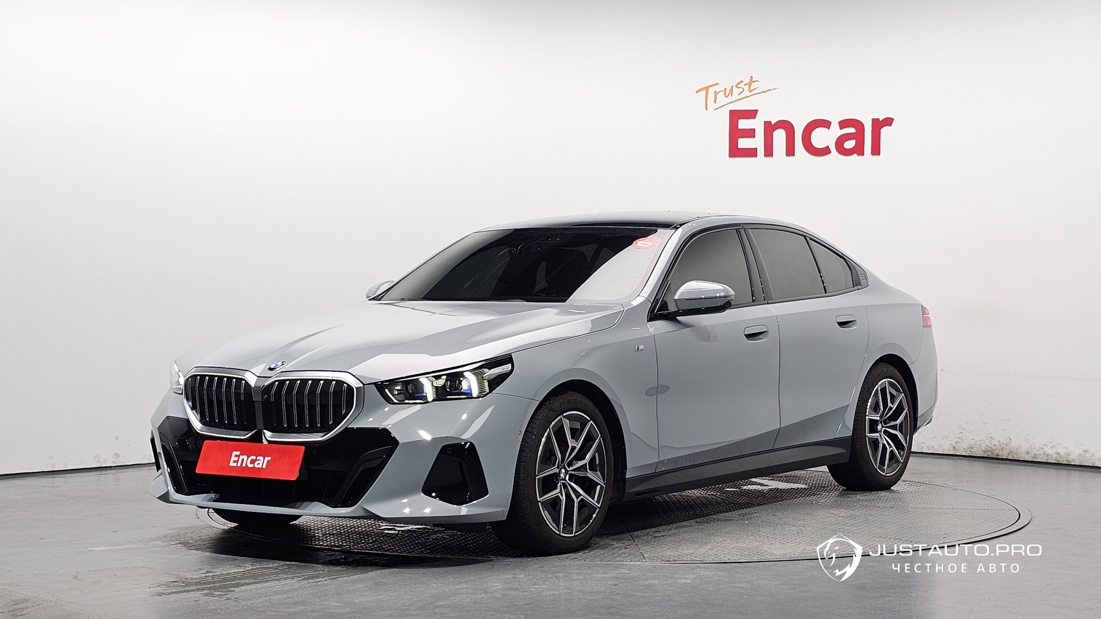Автомобиль BMW 5-Series