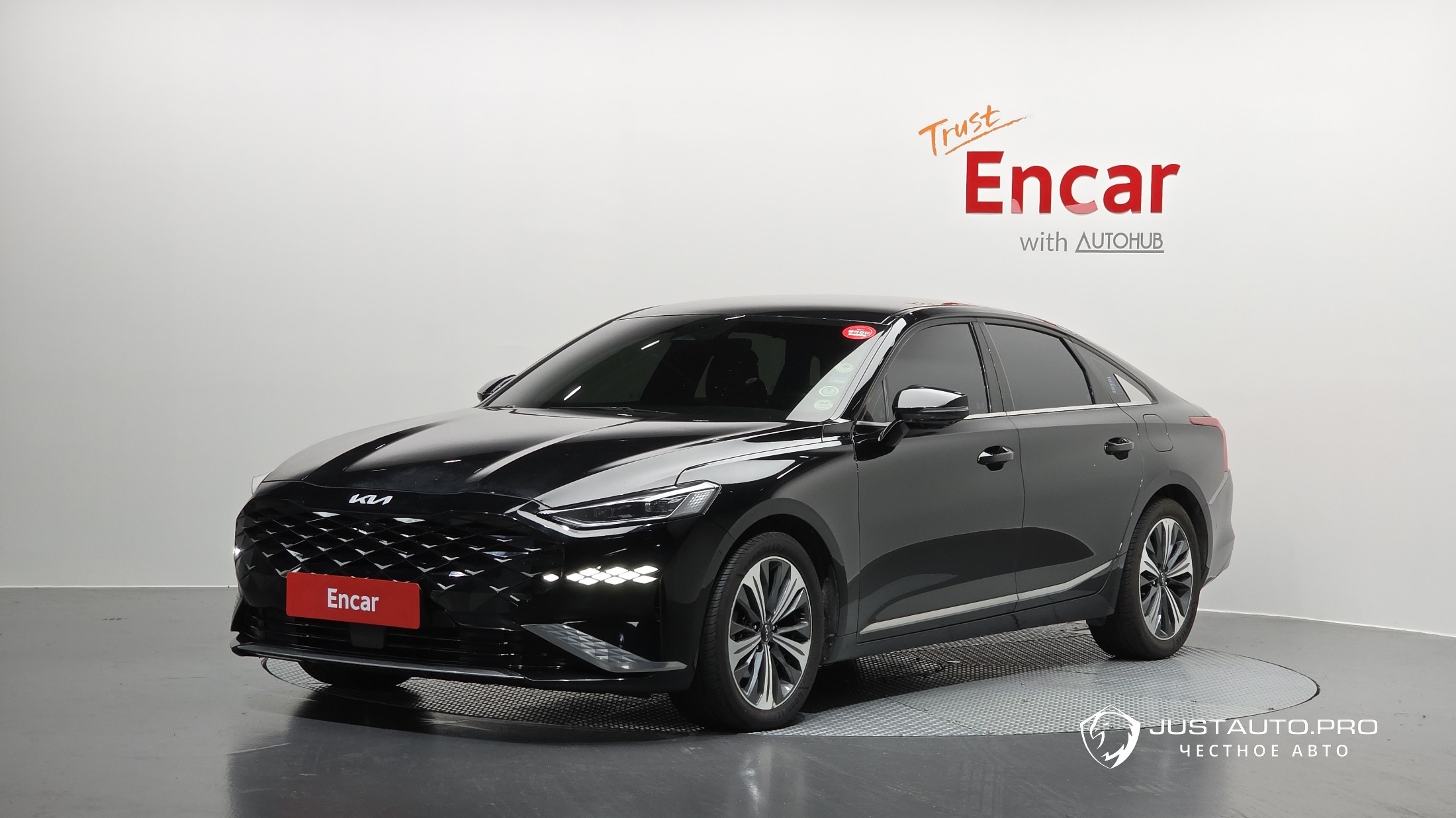 Автомобиль Kia K8