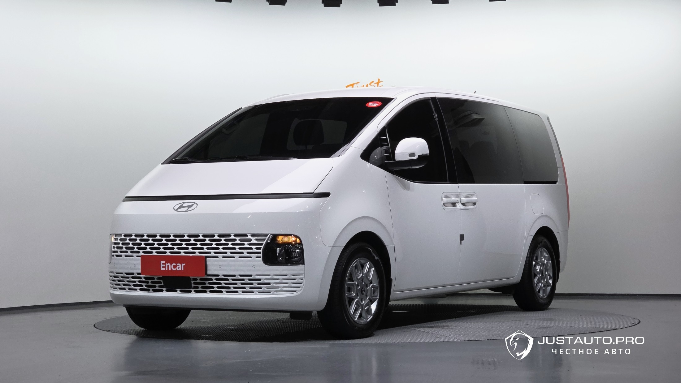 Автомобиль Hyundai Staria