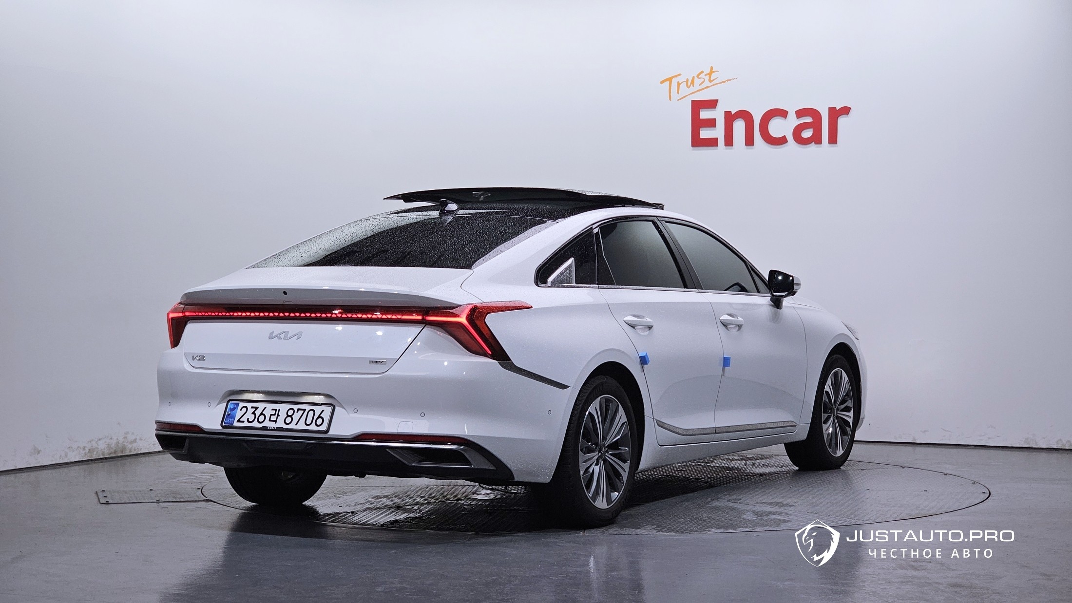 Автомобиль Kia K8