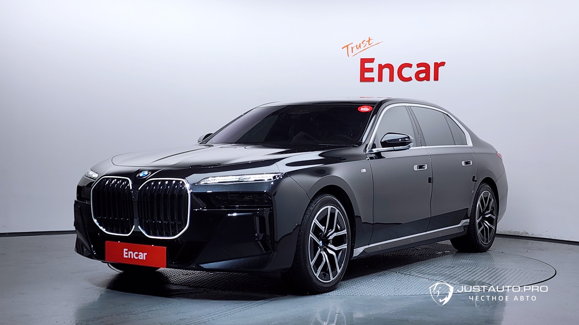 Автомобиль BMW 7-Series