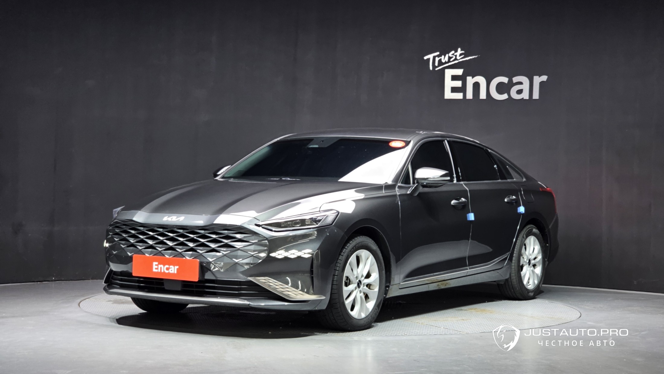 Автомобиль Kia K8