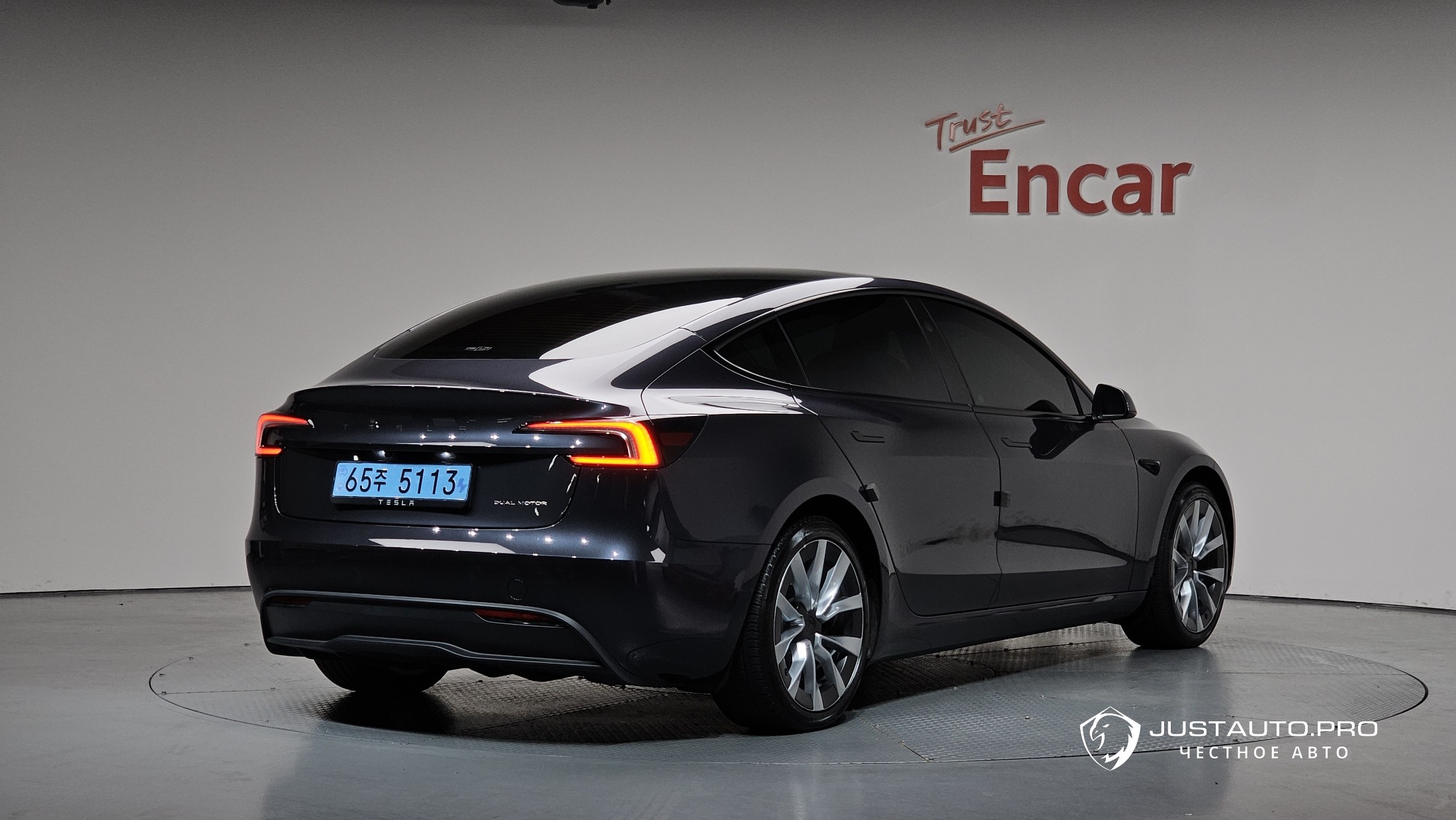 Автомобиль Tesla Model 3