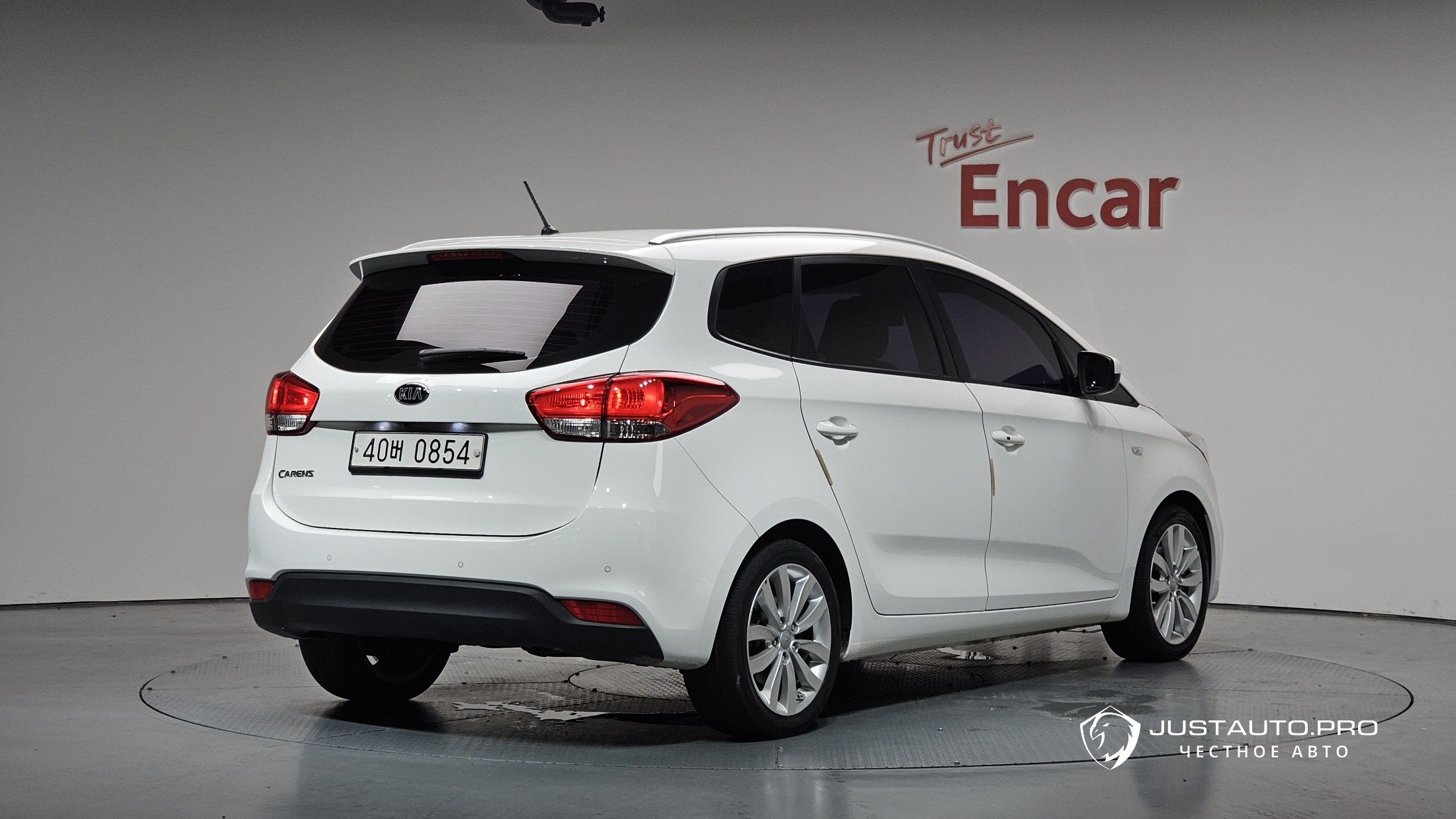 Автомобиль Kia Carens