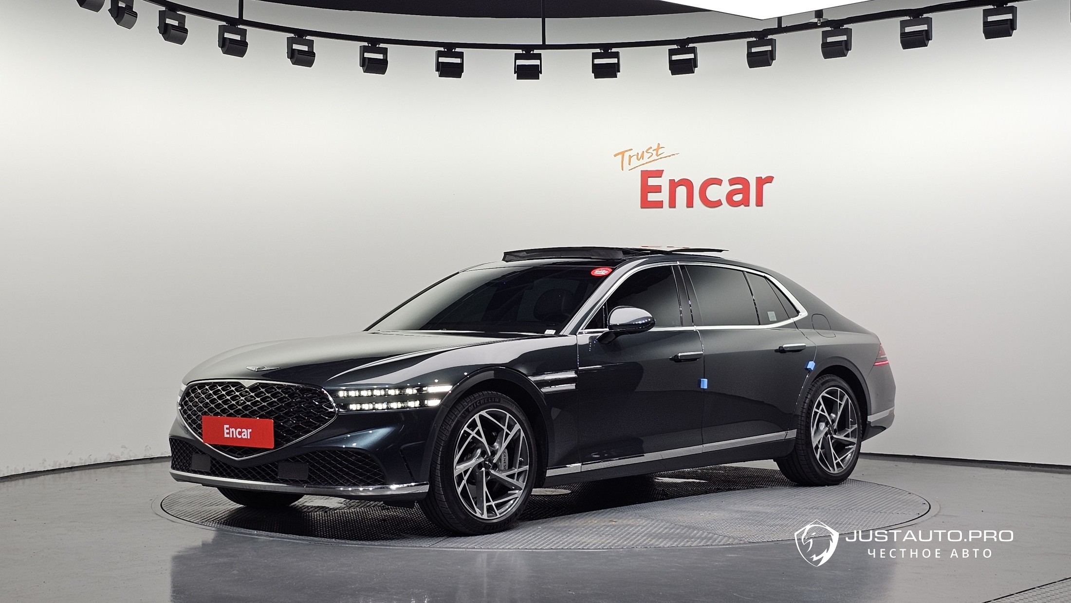 Автомобиль Genesis G90