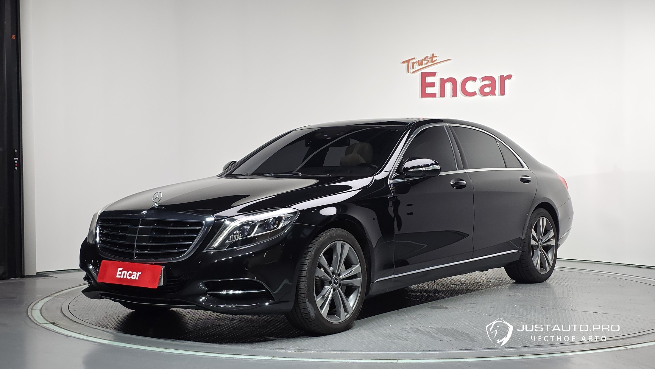 Автомобиль Mercedes-Benz S-Class